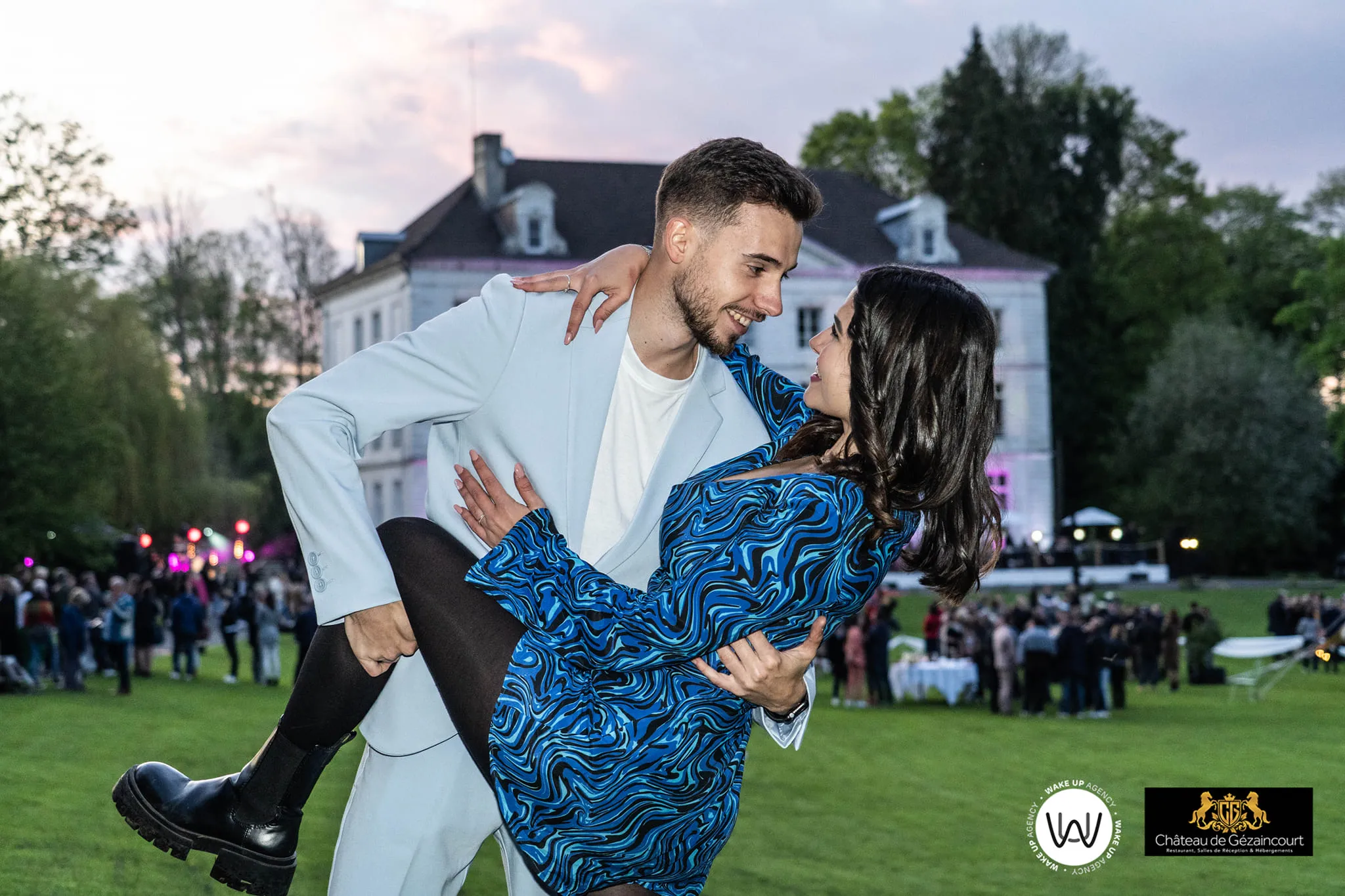 UNE INAUGURATION ROYALE