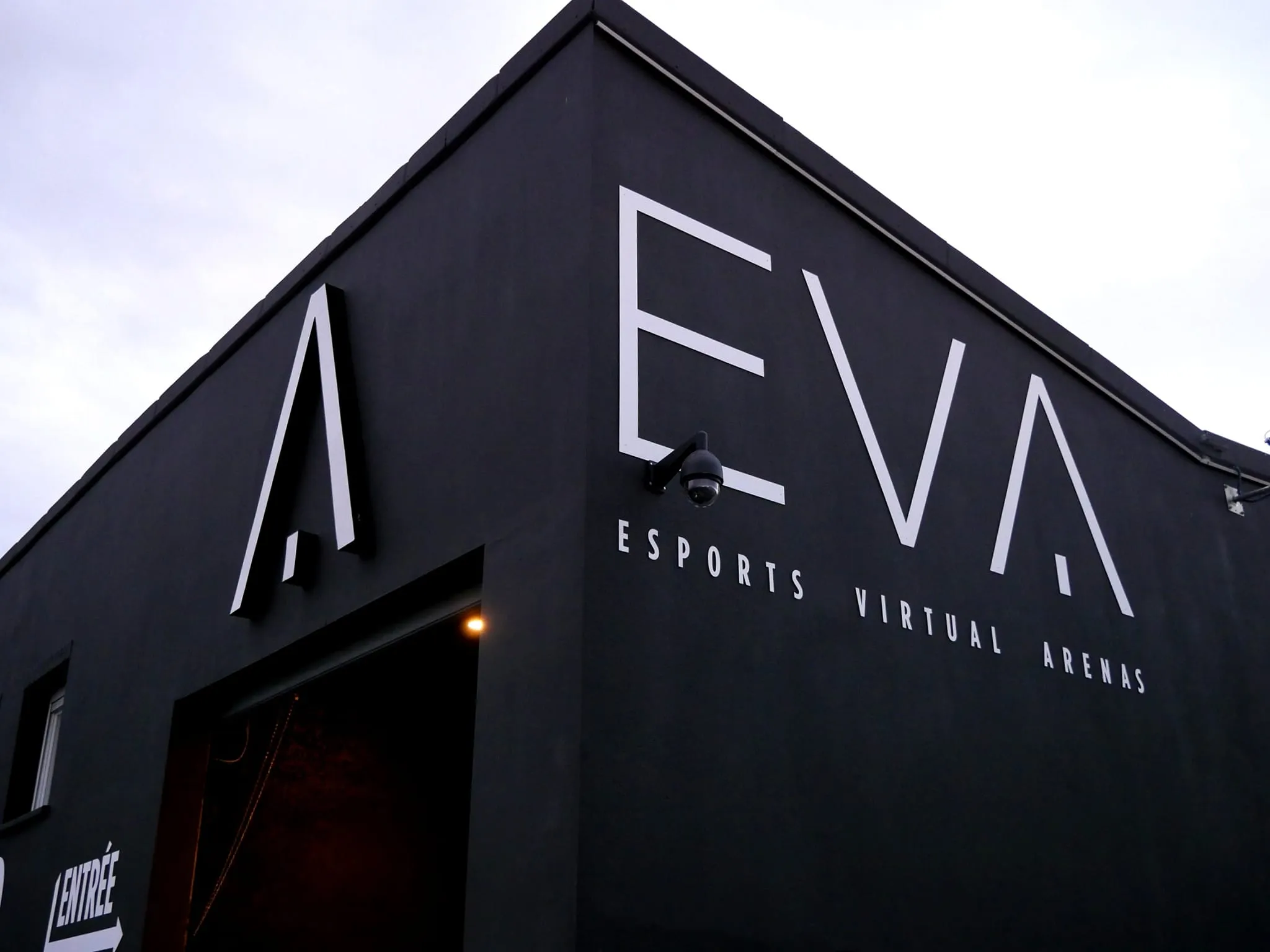 EVA DÉBARQUE À AMIENS