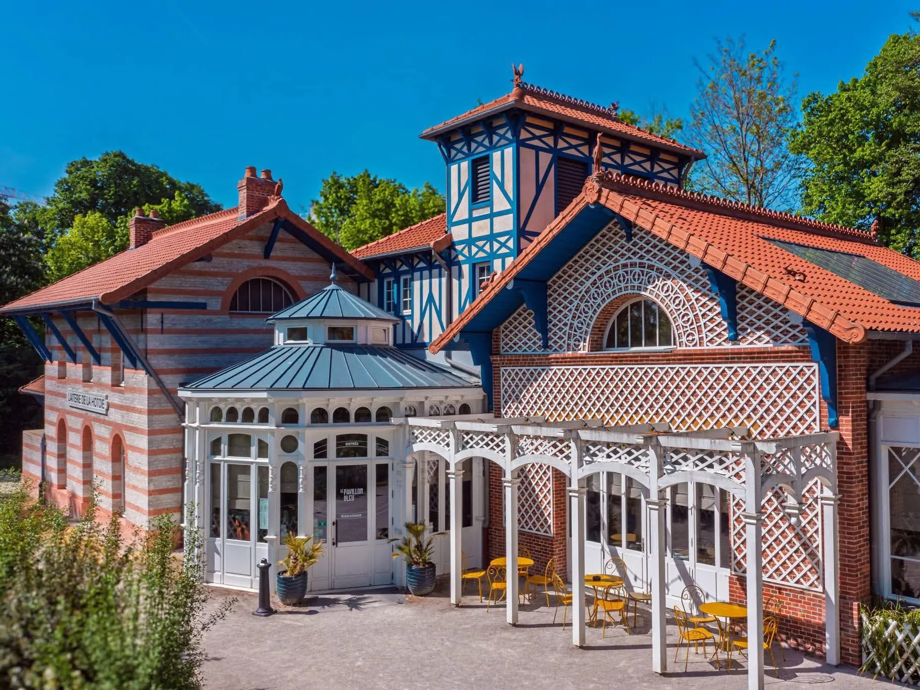 150 BOUGIES POUR LE PAVILLON BLEU