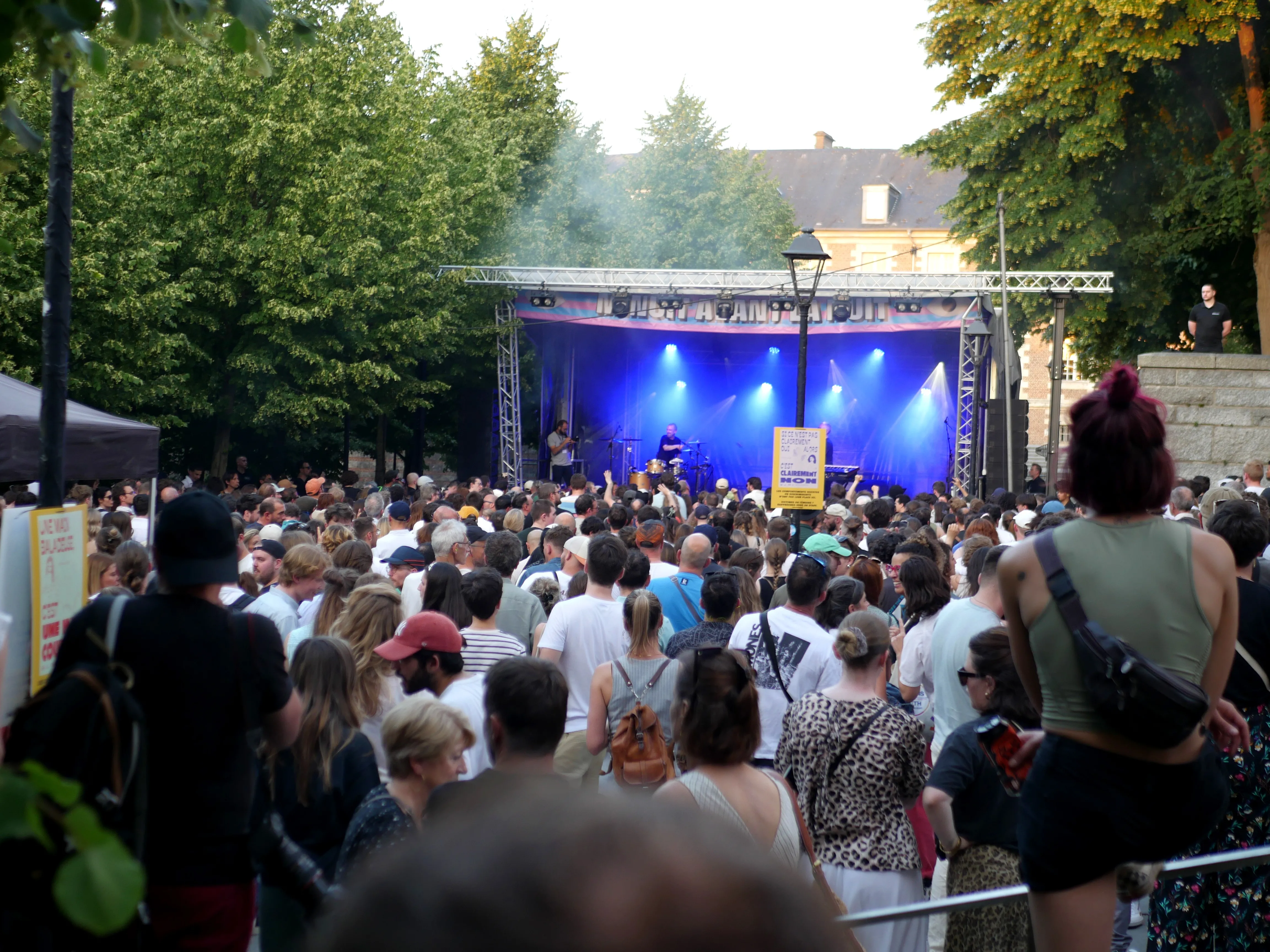 MINUIT MOINS LE QUART