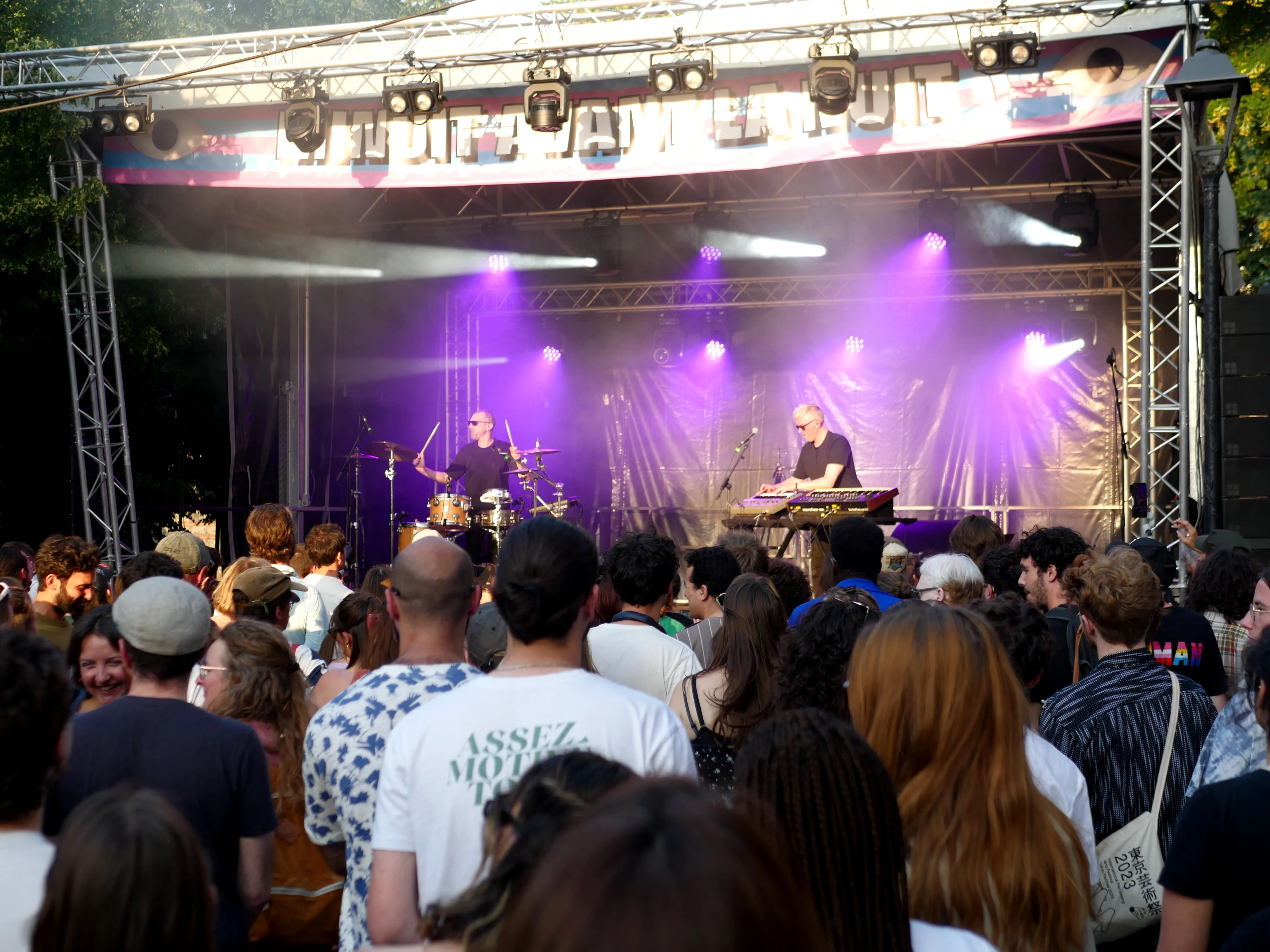 MINUIT MOINS LE QUART