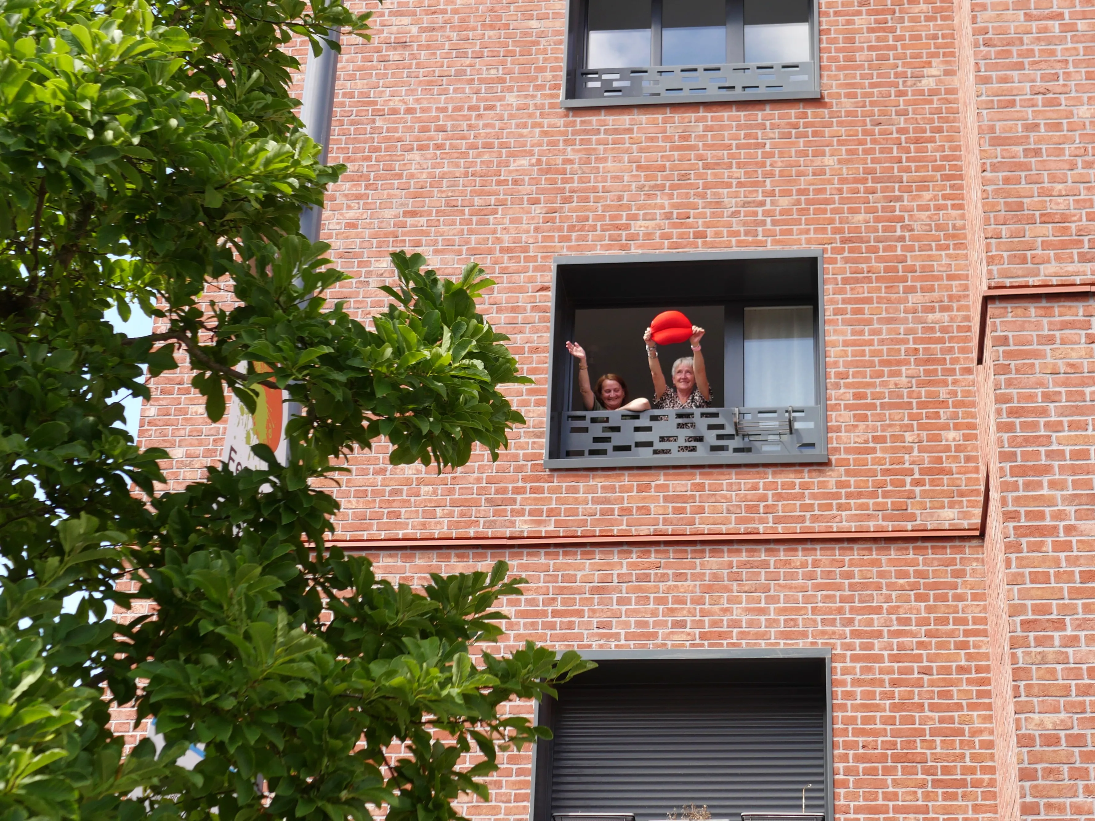 UNE GRANDE MARCHE ARC-EN-CIEL