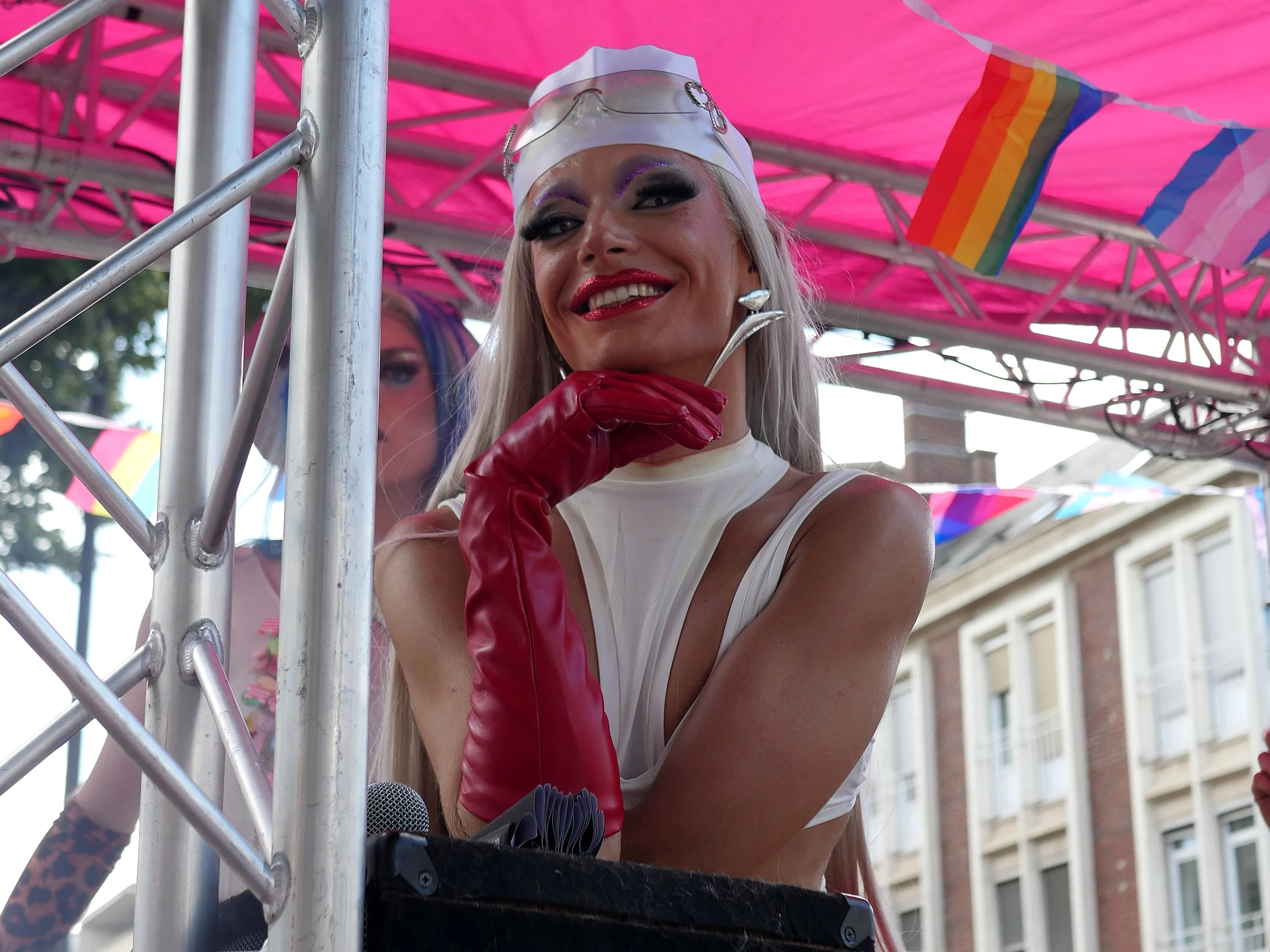 UNE GRANDE MARCHE ARC-EN-CIEL