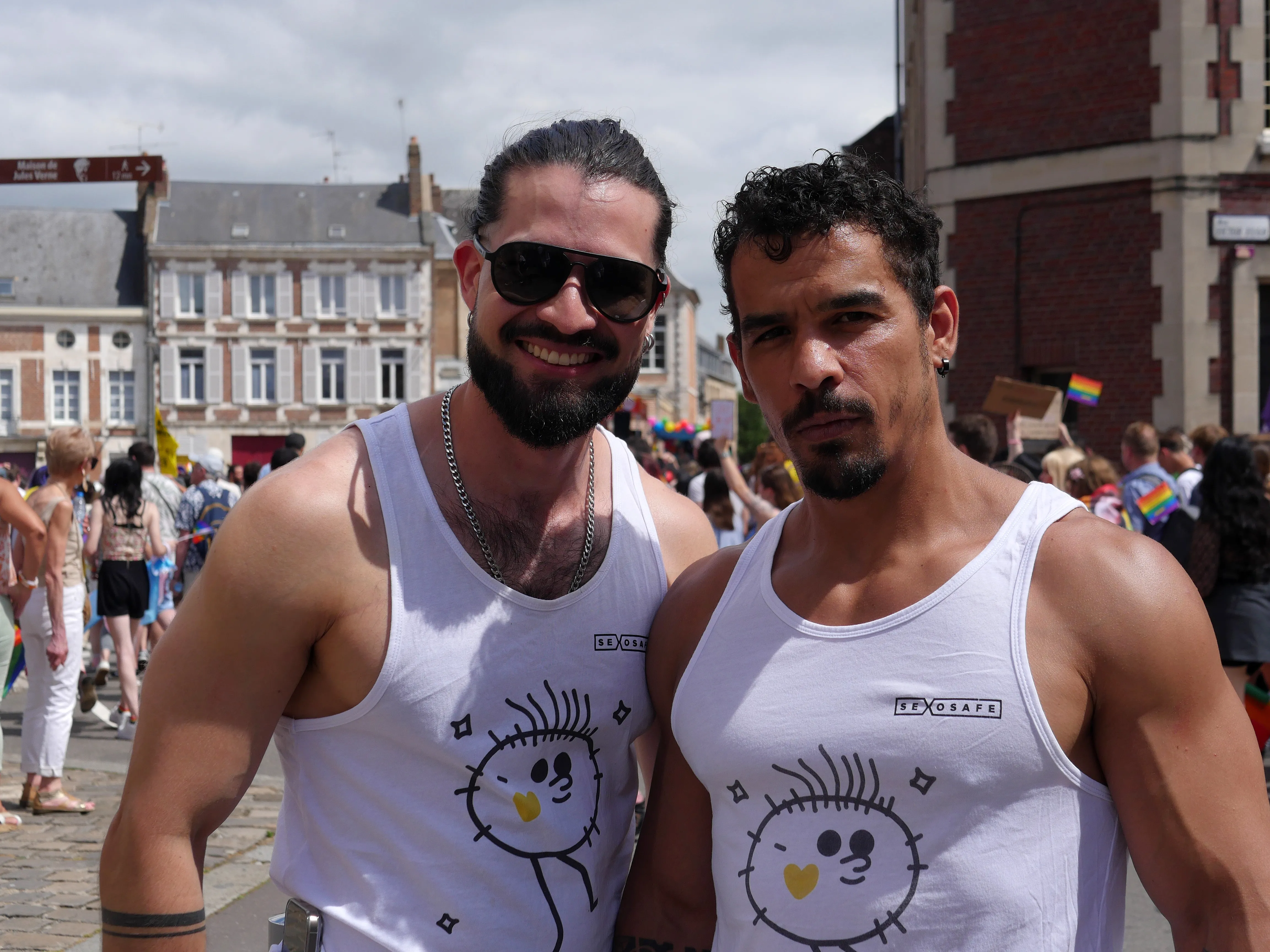 UNE GRANDE MARCHE ARC-EN-CIEL