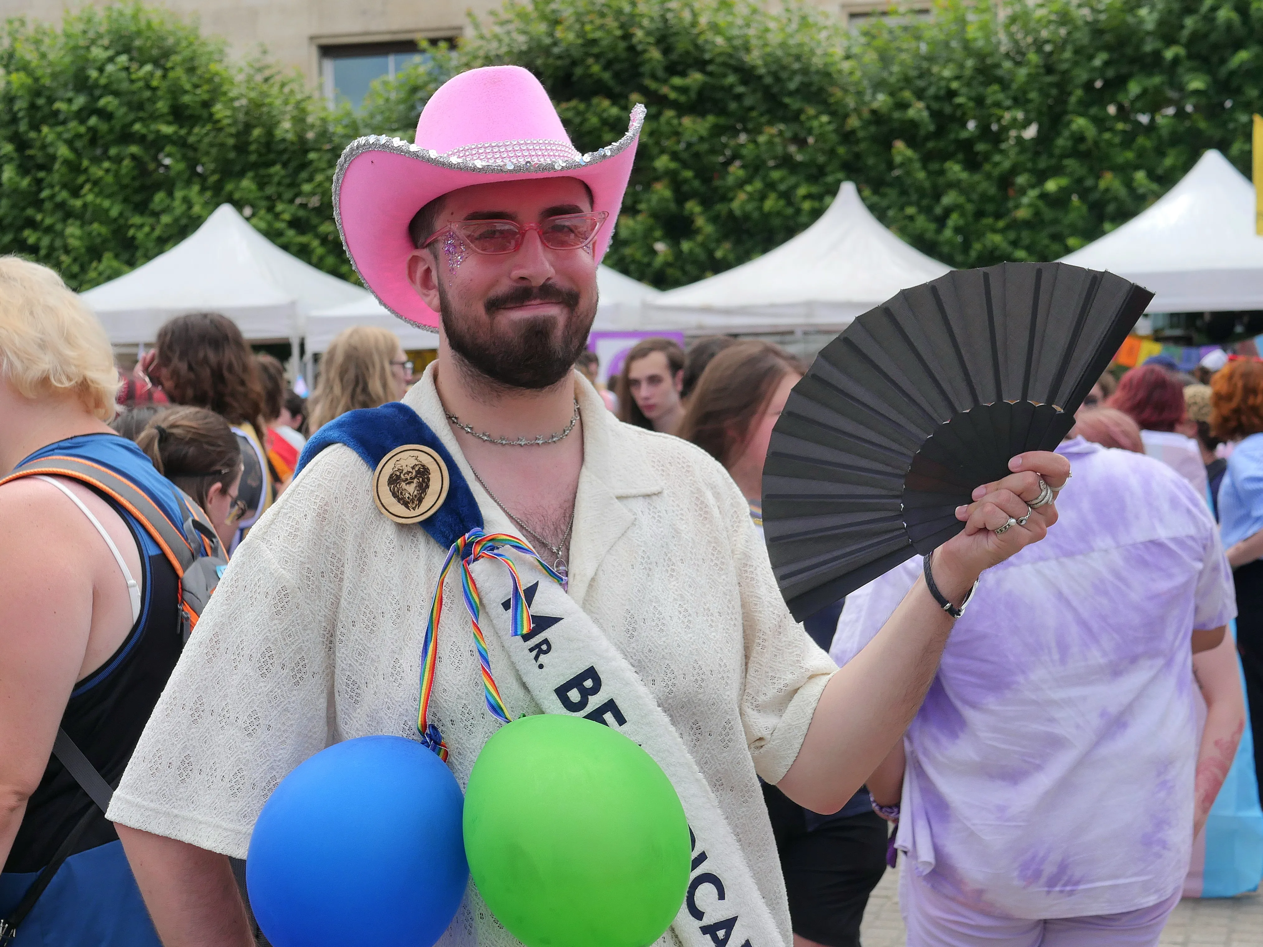 UNE GRANDE MARCHE ARC-EN-CIEL