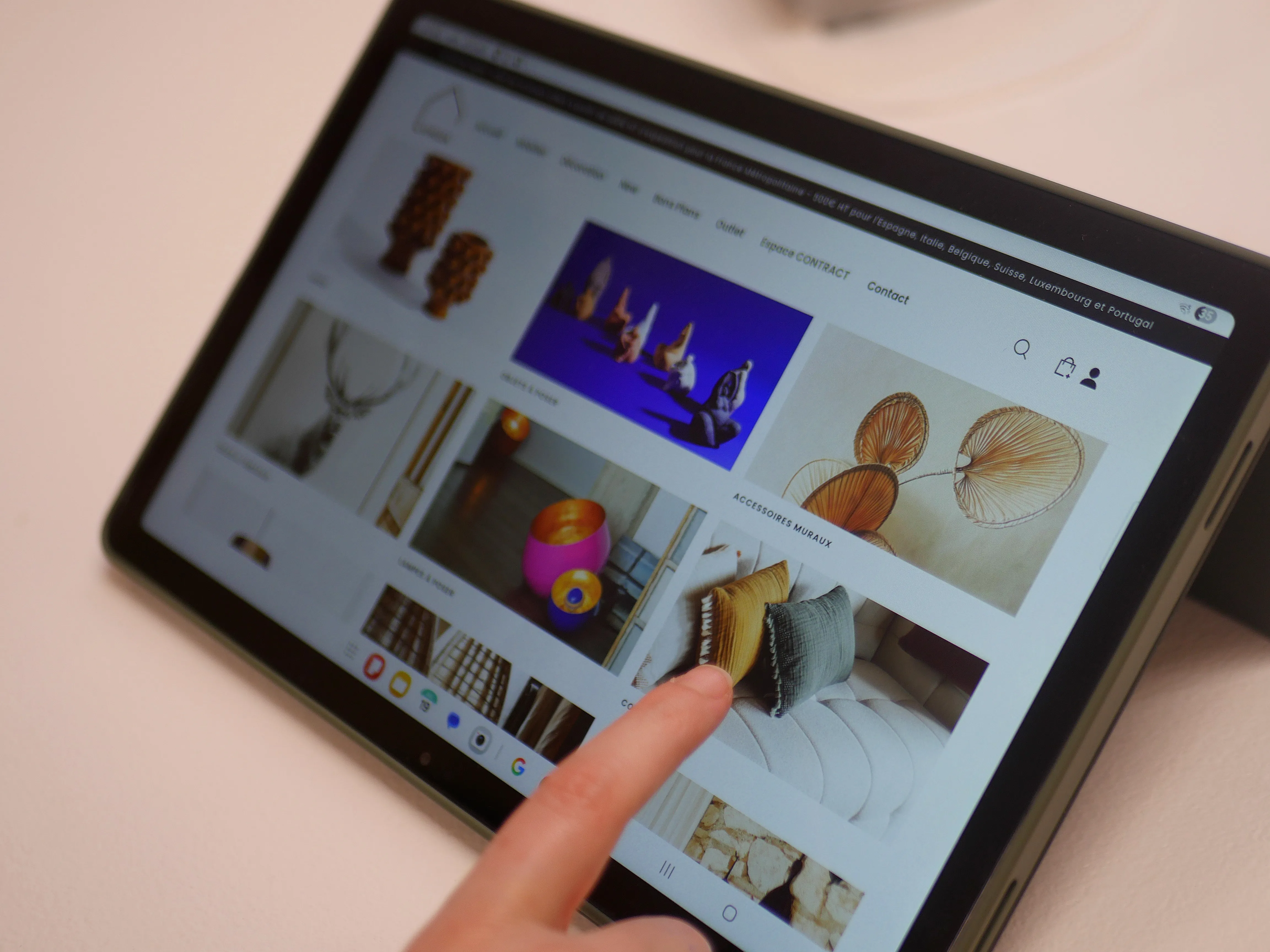 ATHEZZA ARRIVE AUX GALERIES