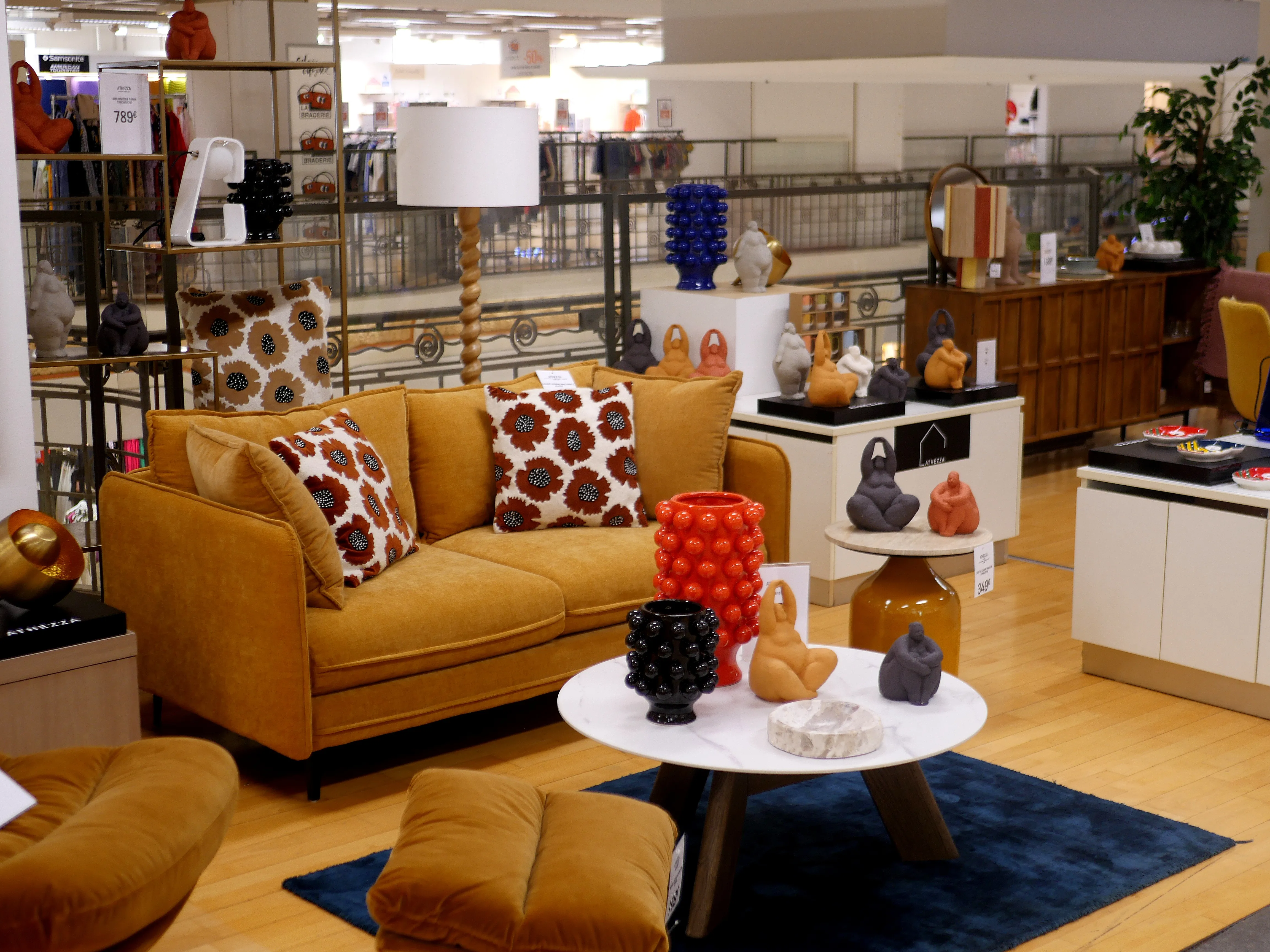 ATHEZZA ARRIVE AUX GALERIES