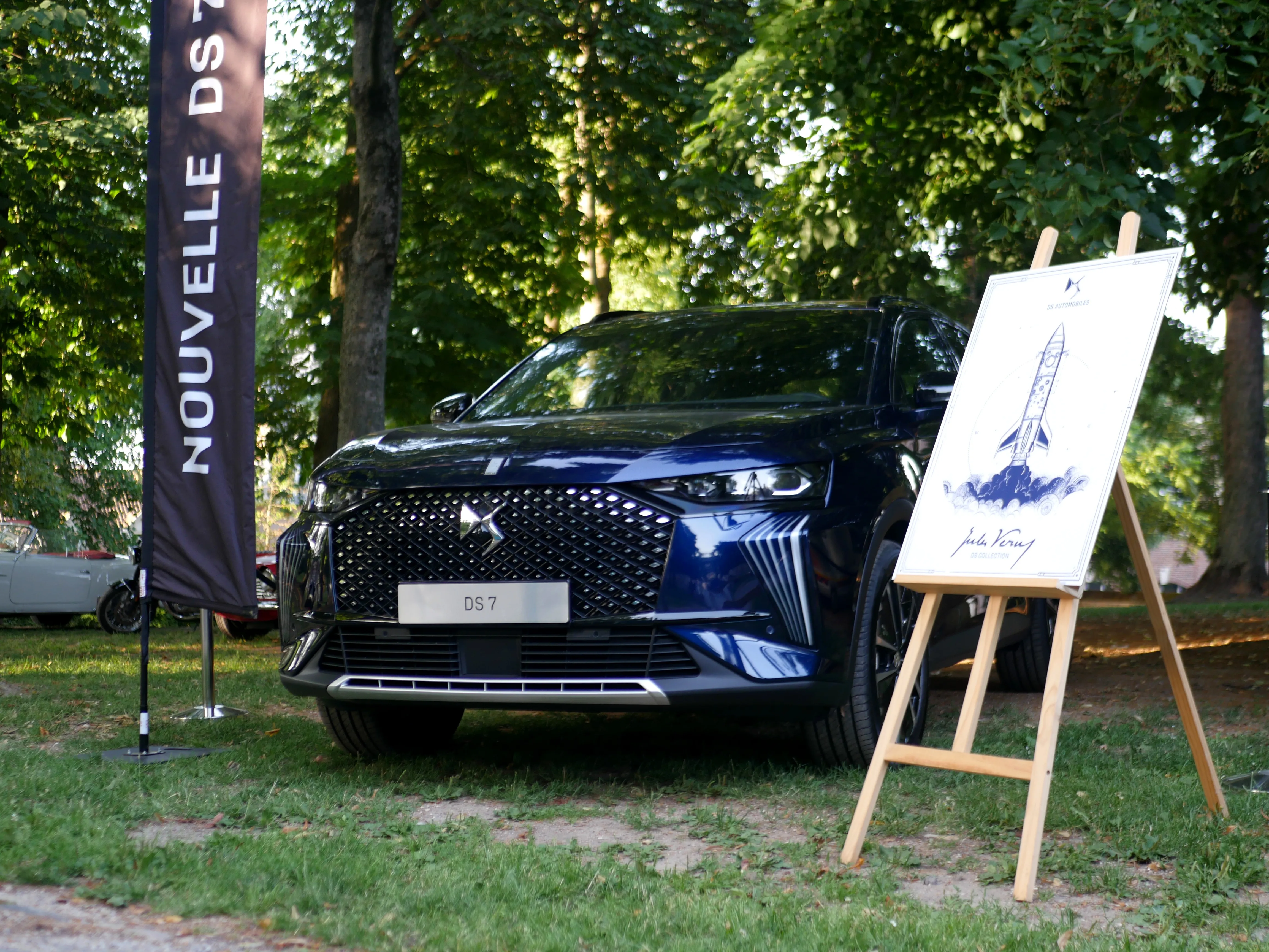 L'ÉVÊCHÉ TOUT DE BLANC VÊTU