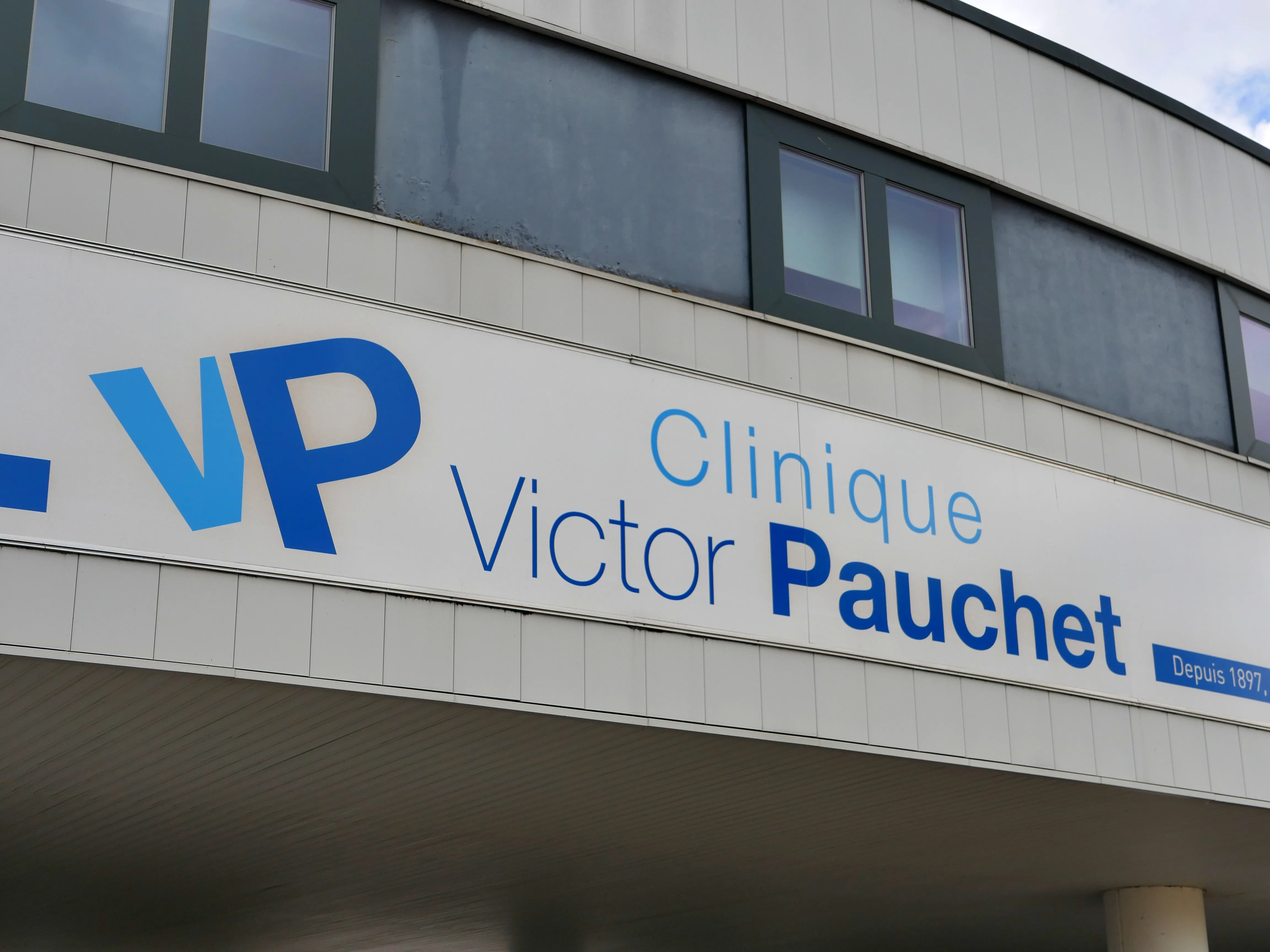 UNE FÊTE EN OR À LA CLINIQUE