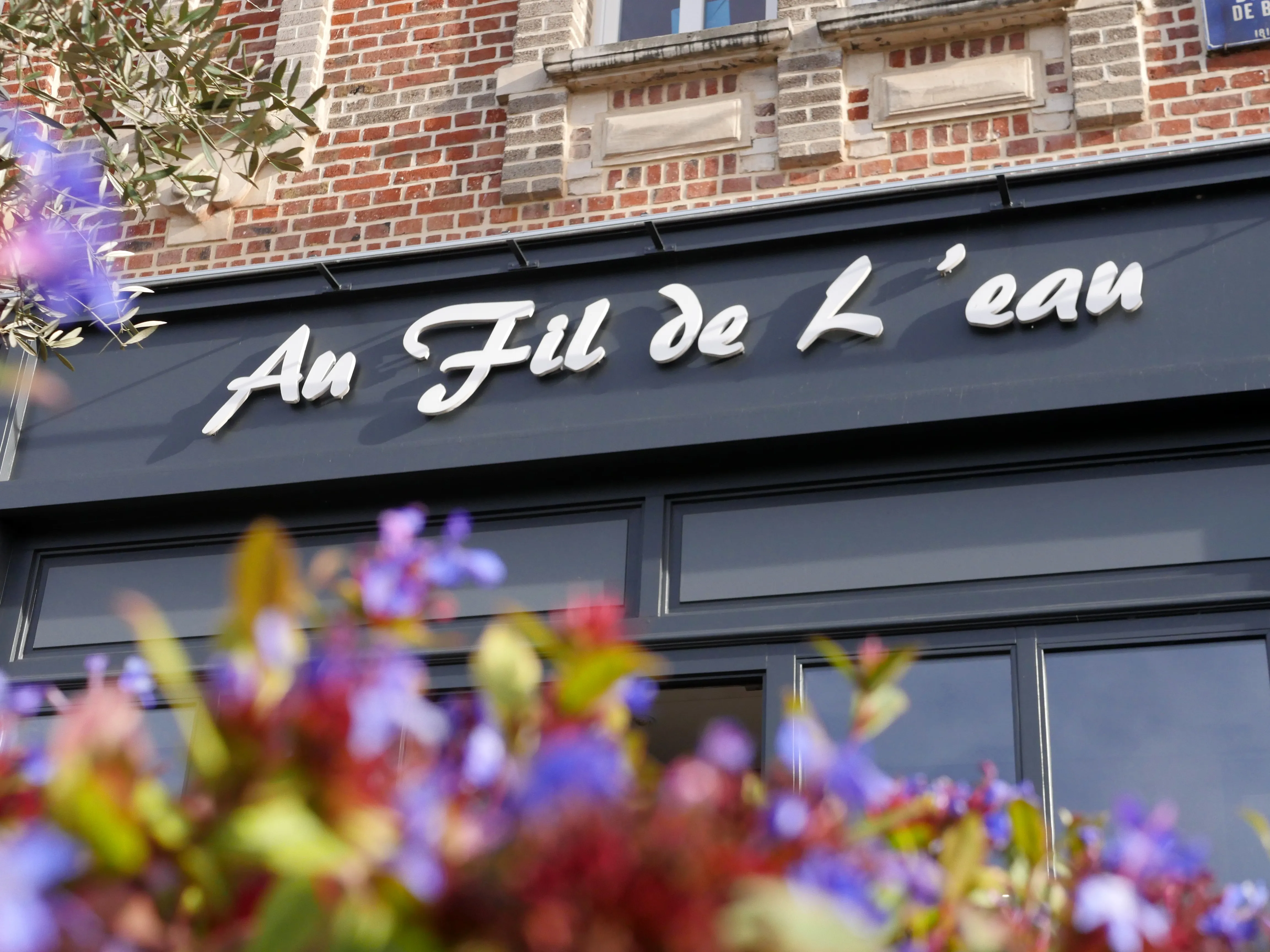 LA BONNE TABLE QUI COULE DE SOURCE