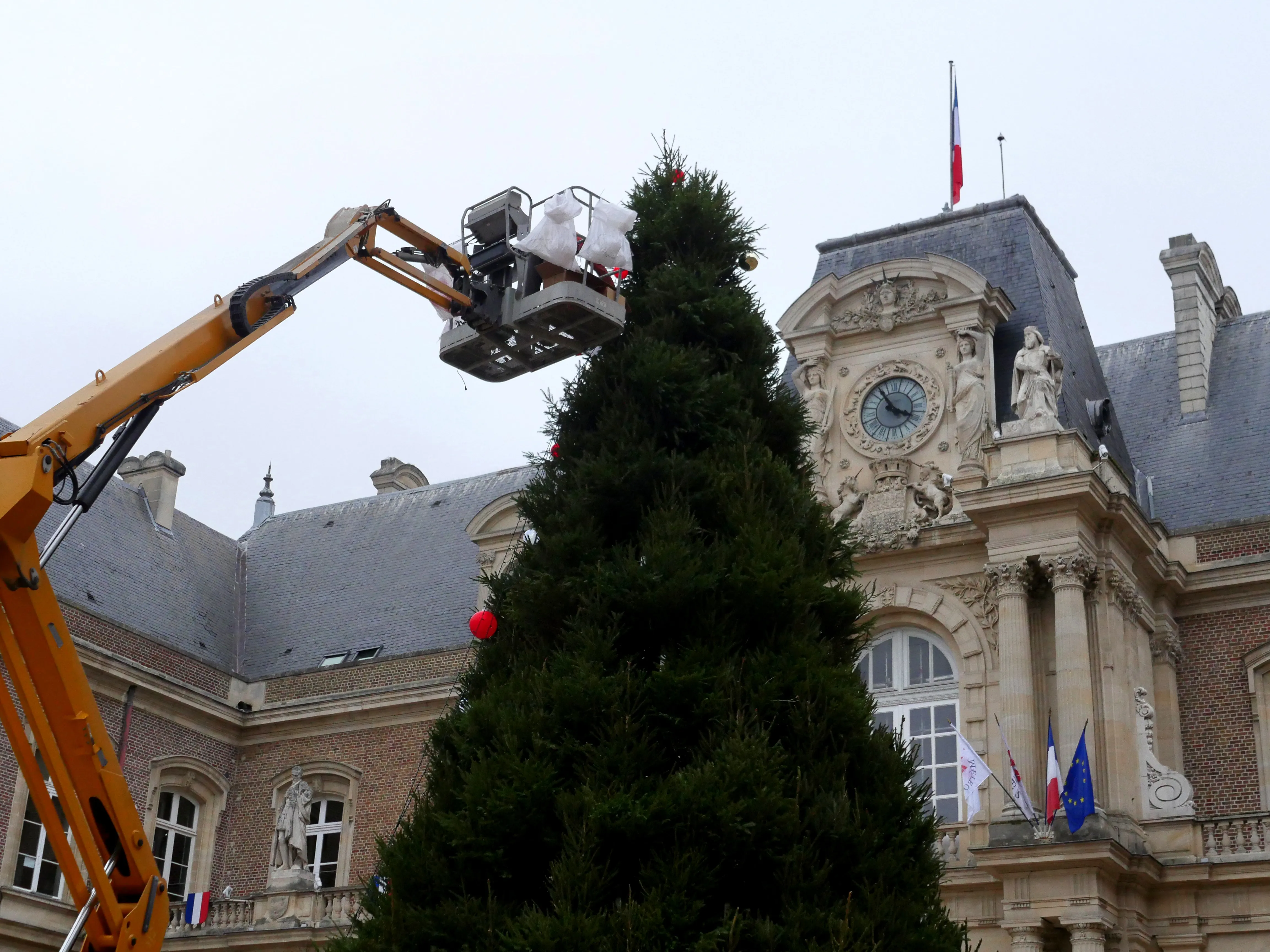 LES MAGICIENS DU GRAND SAPIN