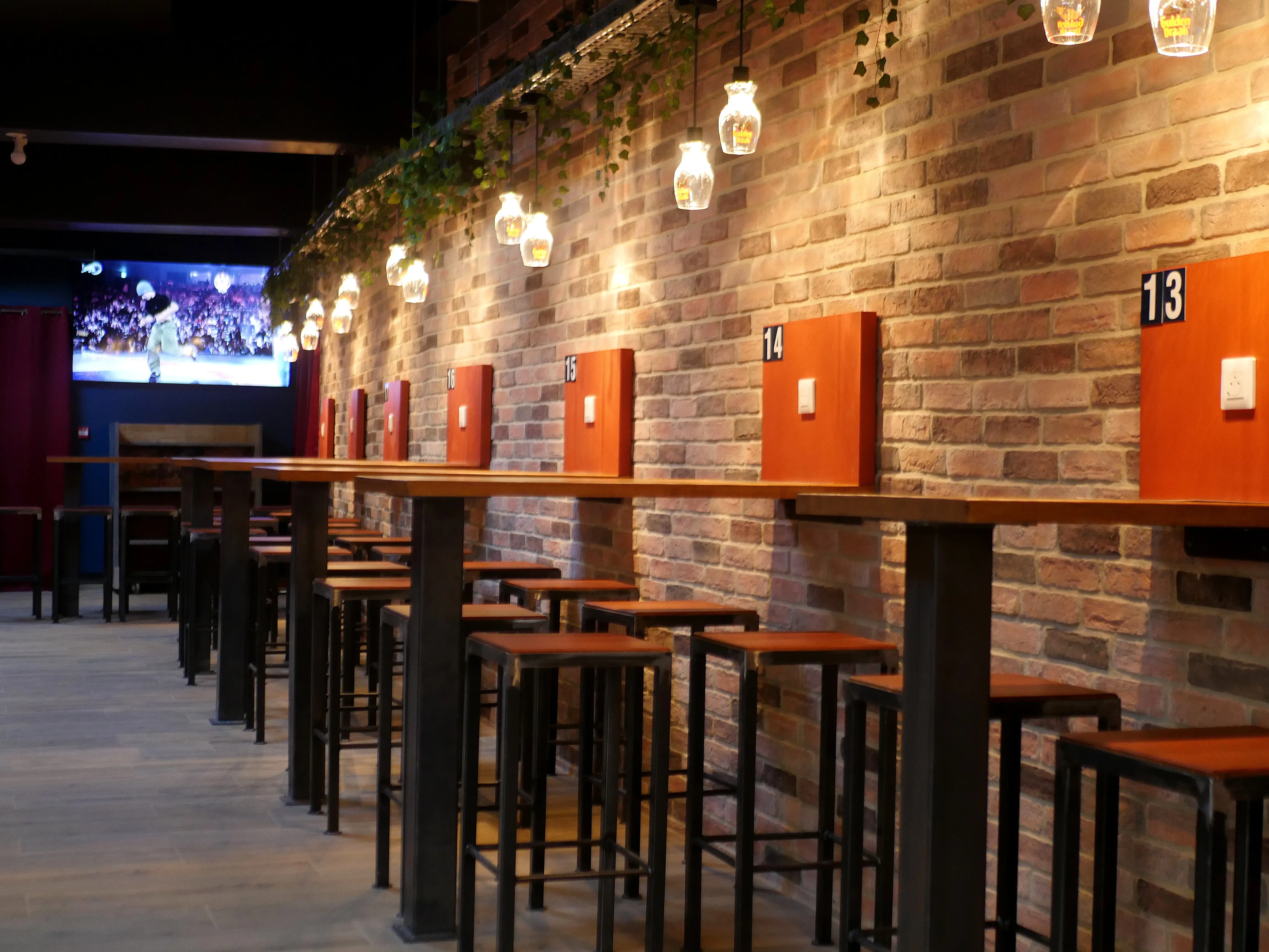 UN NOUVEAU BAR SUR LE QUAI BÉLU