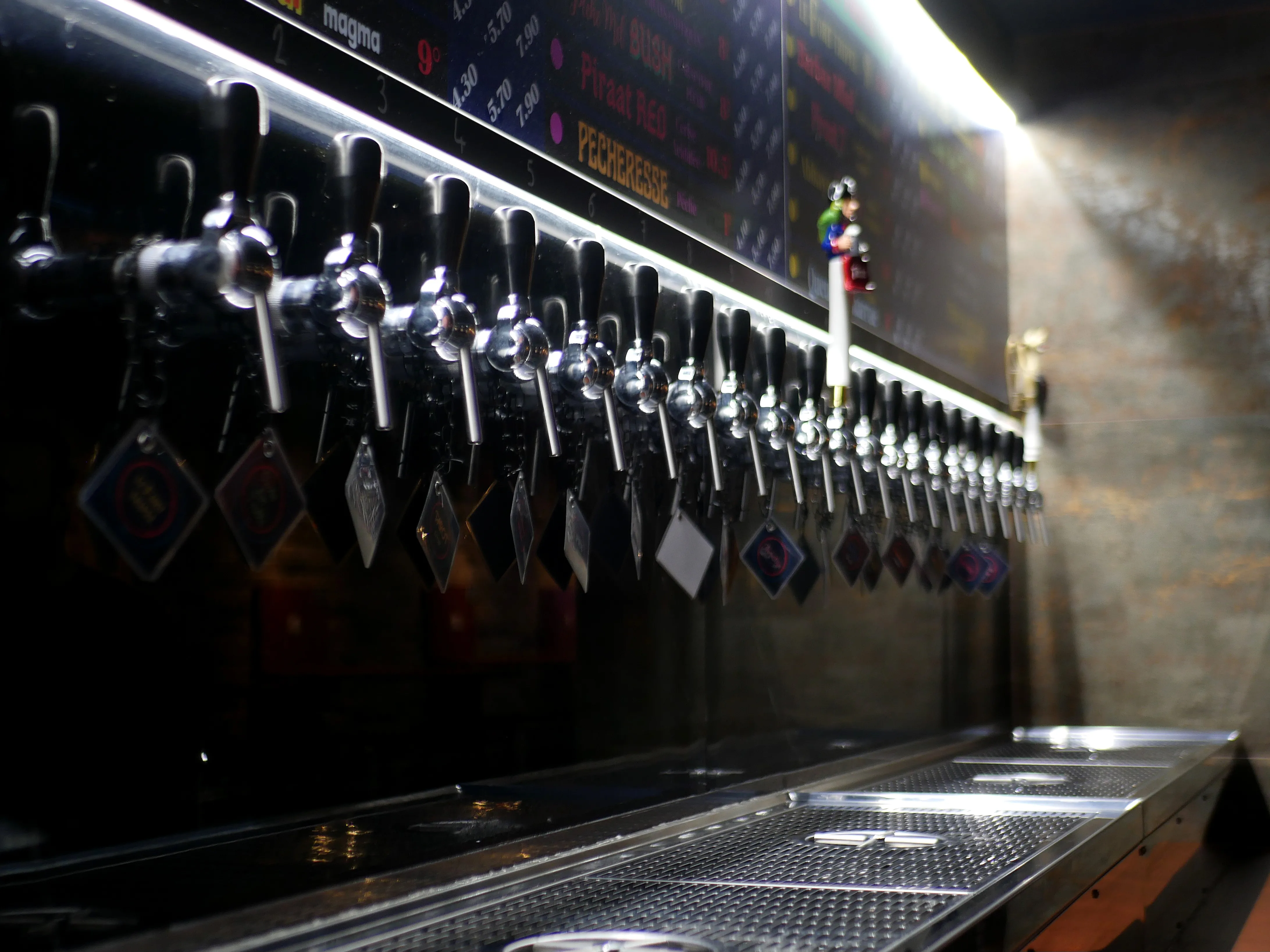UN NOUVEAU BAR SUR LE QUAI BÉLU