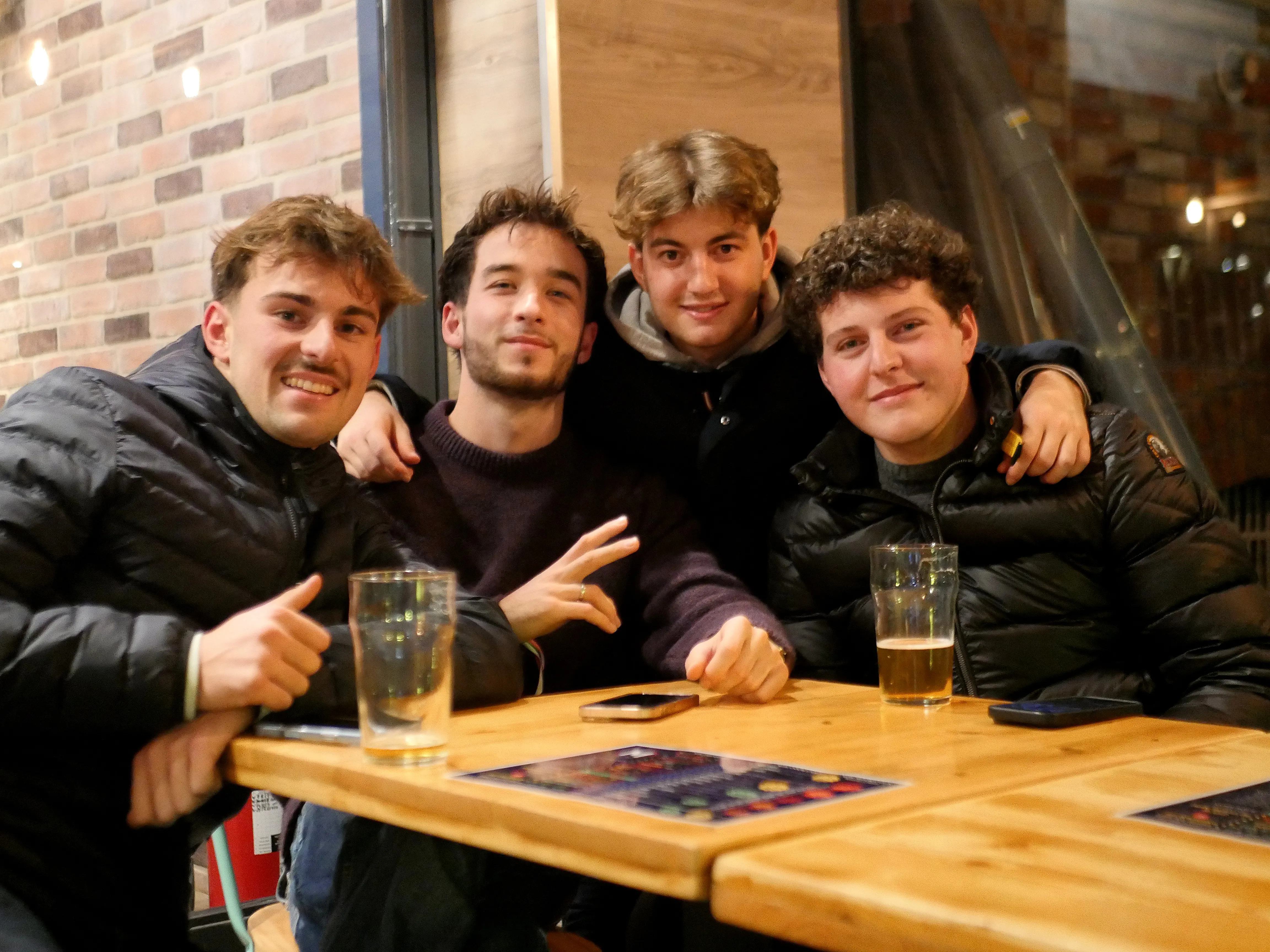 UN NOUVEAU BAR SUR LE QUAI BÉLU