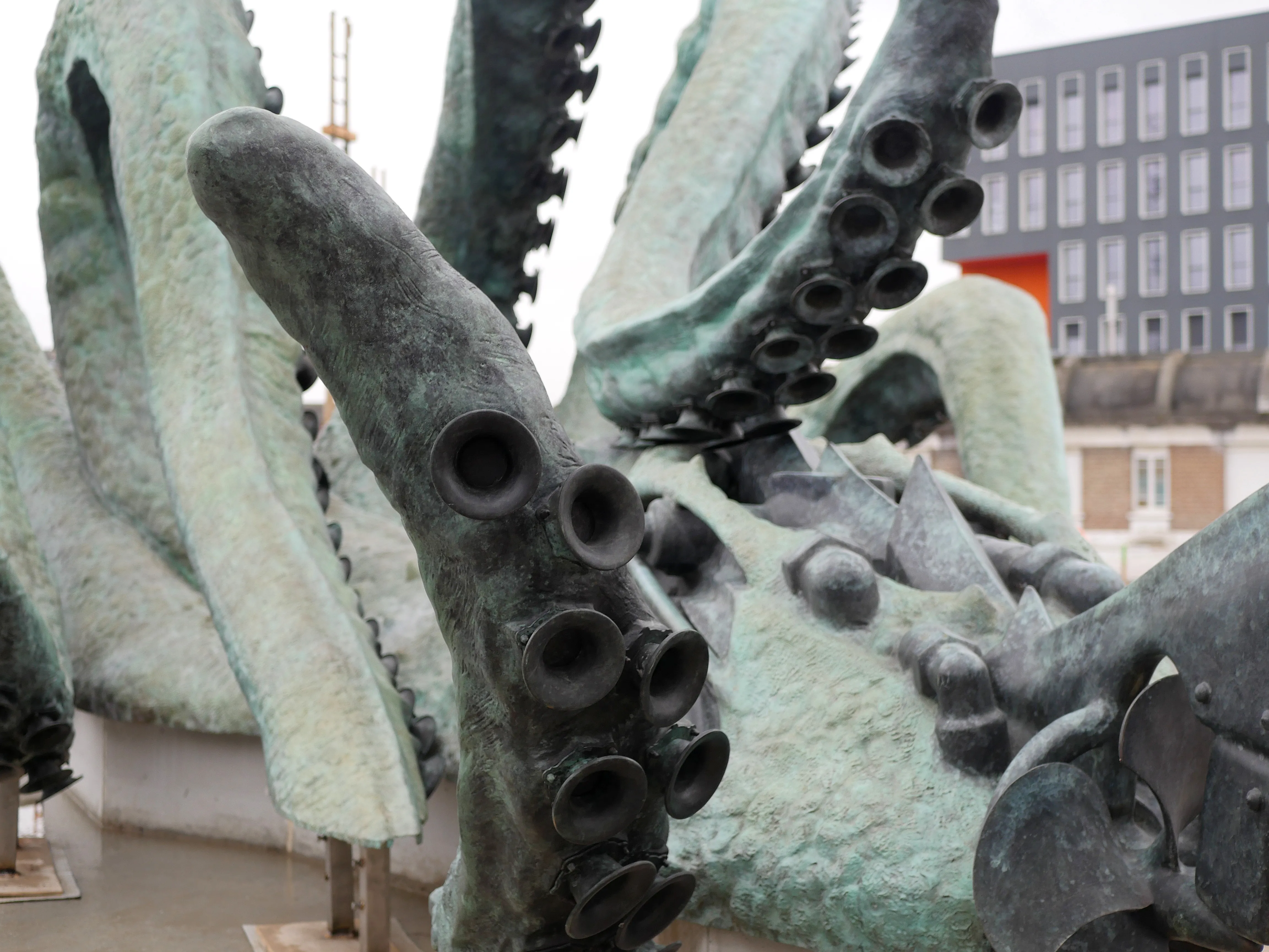 LE NAUTI-POULPE SURGIT DES FLOTS