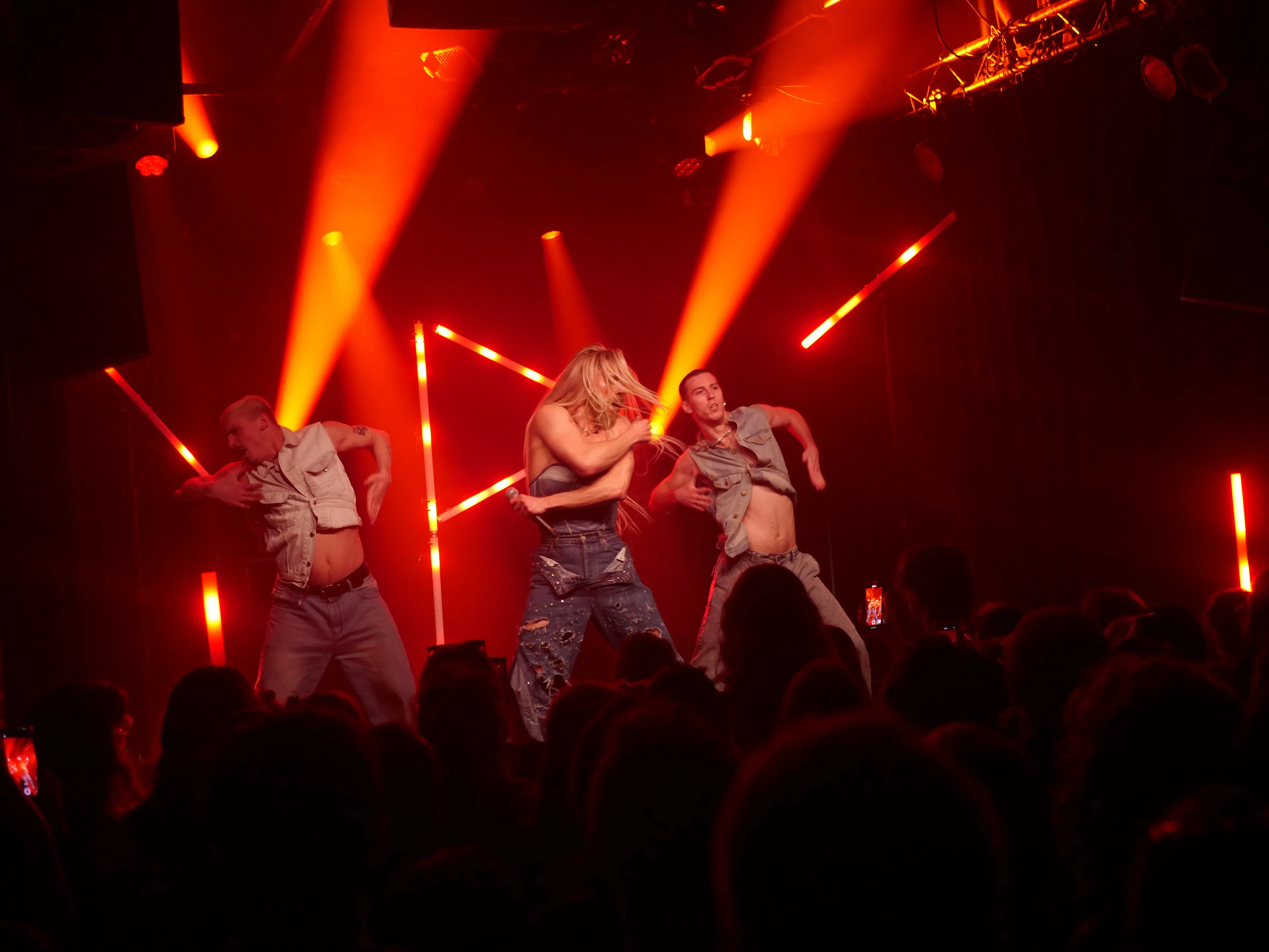 PICHE ENFLAMME LA LUNE