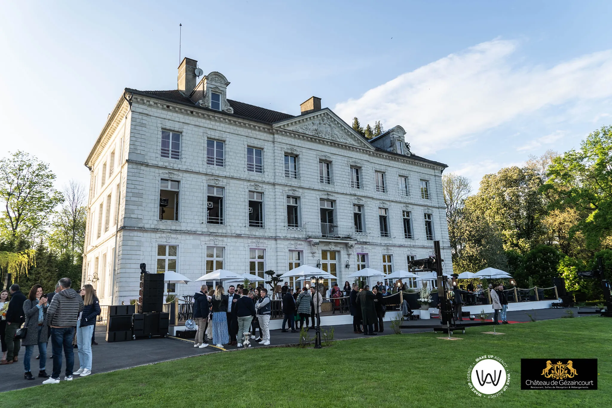 UNE INAUGURATION ROYALE