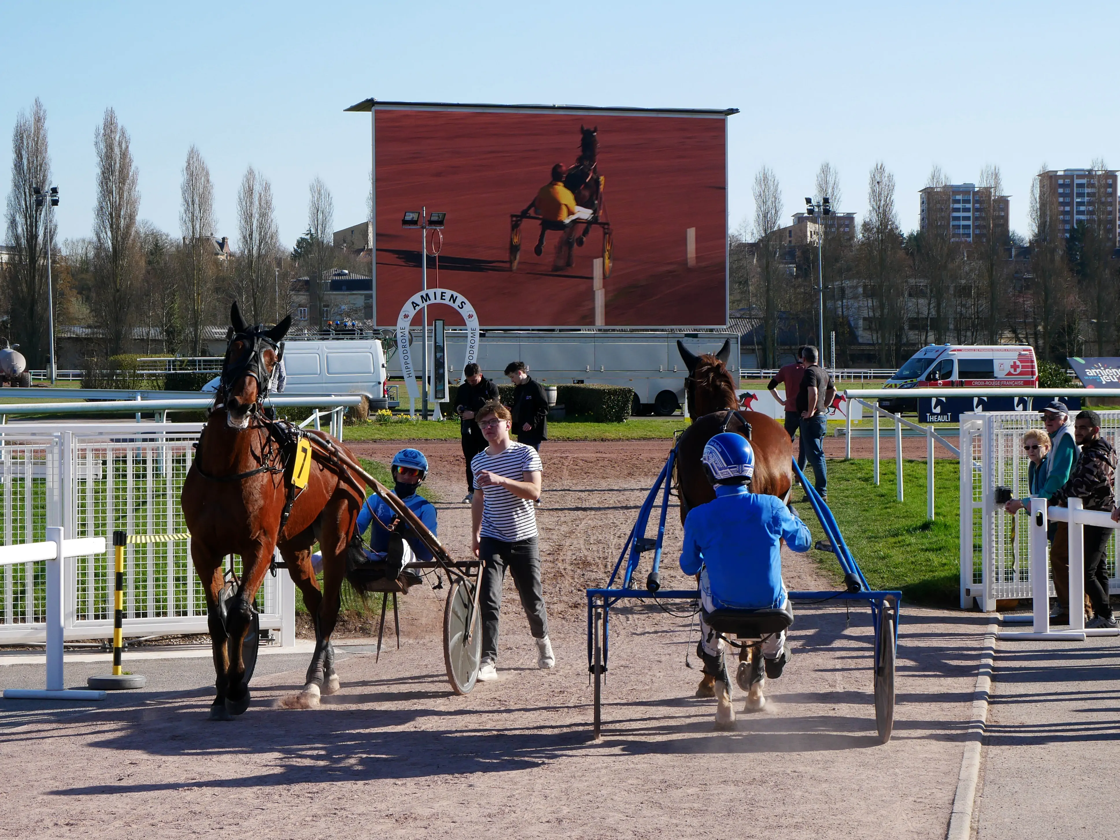 UNE PREMIÈRE ÉTAPE À AMIENS