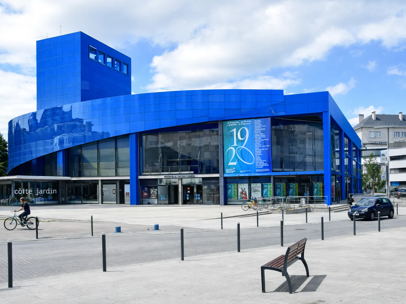 AMIENS PASSE AU BLEU