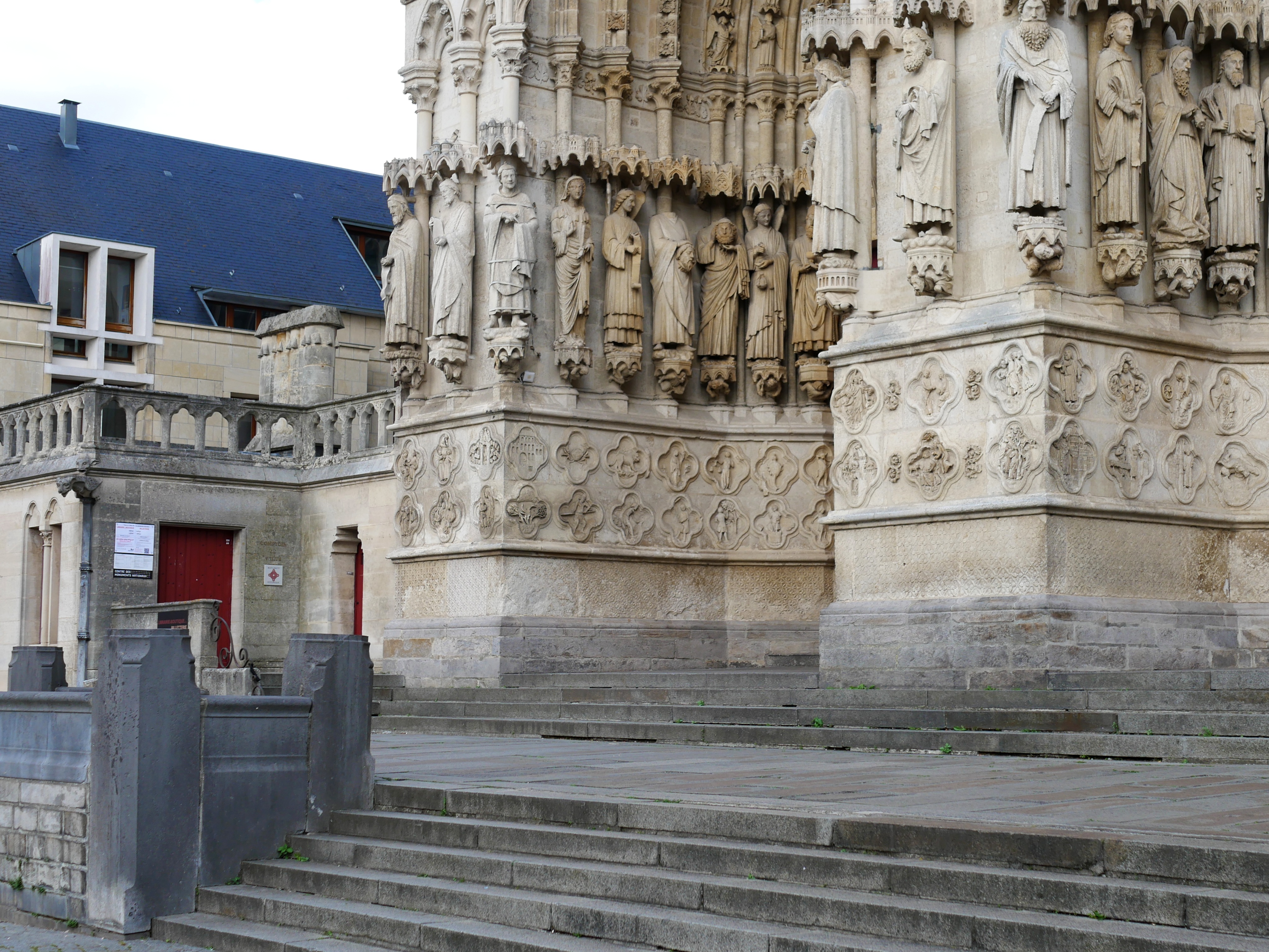 LES SIGNES DU ZODIAQUE... EN PIERRE