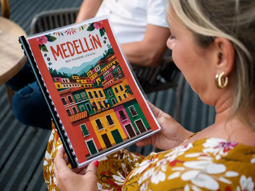 EMBARQUEZ POUR (LE) MEDELLÍN