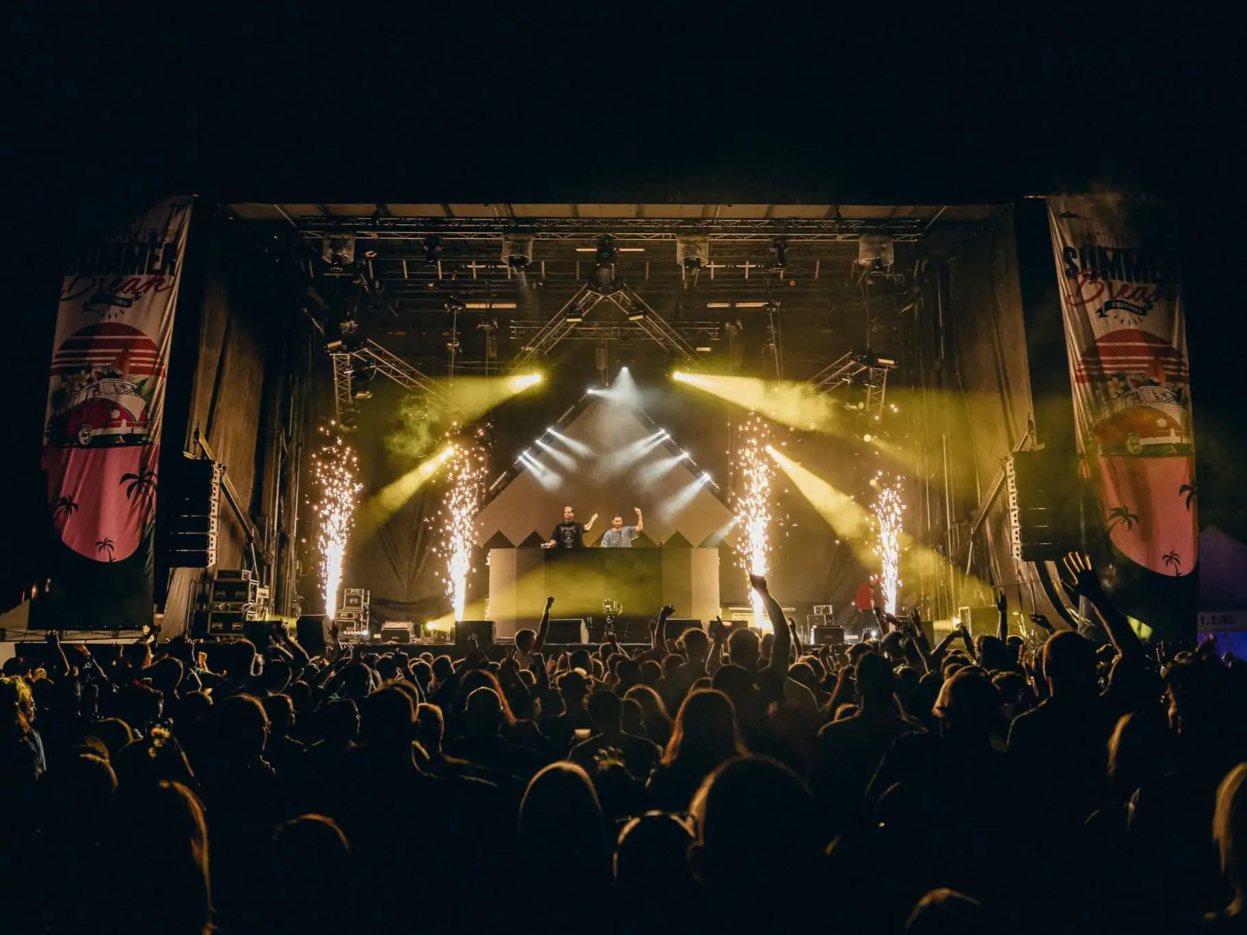 DOULLENS SUMMER BREAK EN FORCE