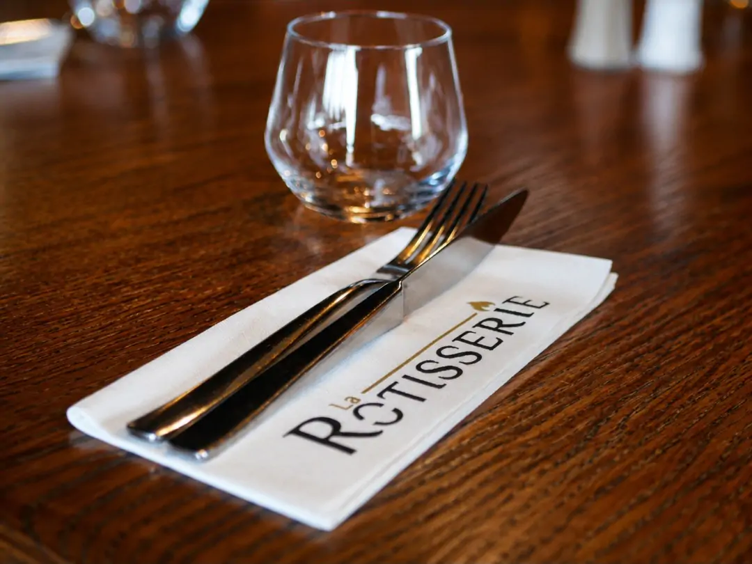 LA RÔTISSERIE, GÉNÉREUSE PAR NATURE