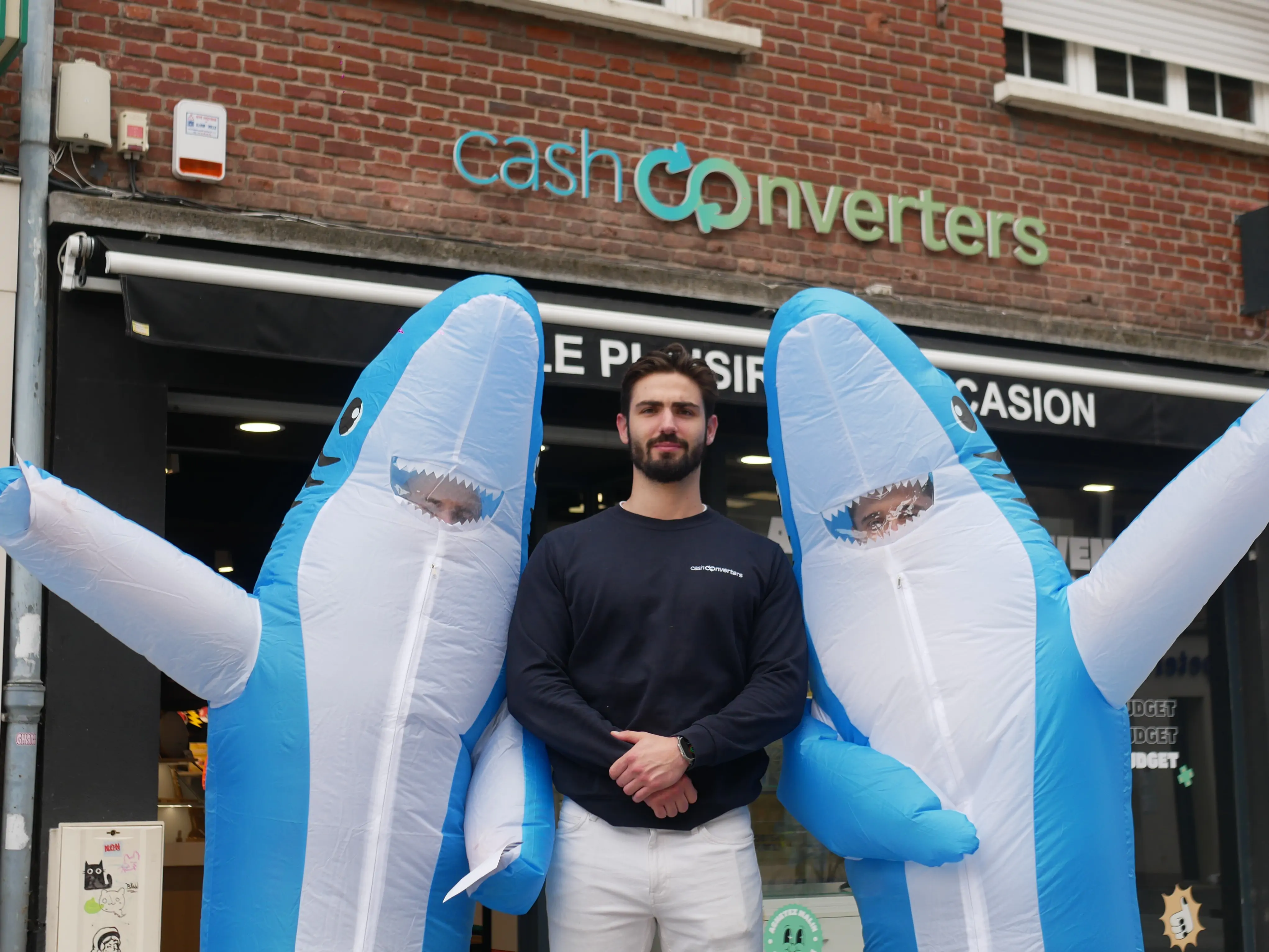 UN GANG DE REQUINS EN VILLE