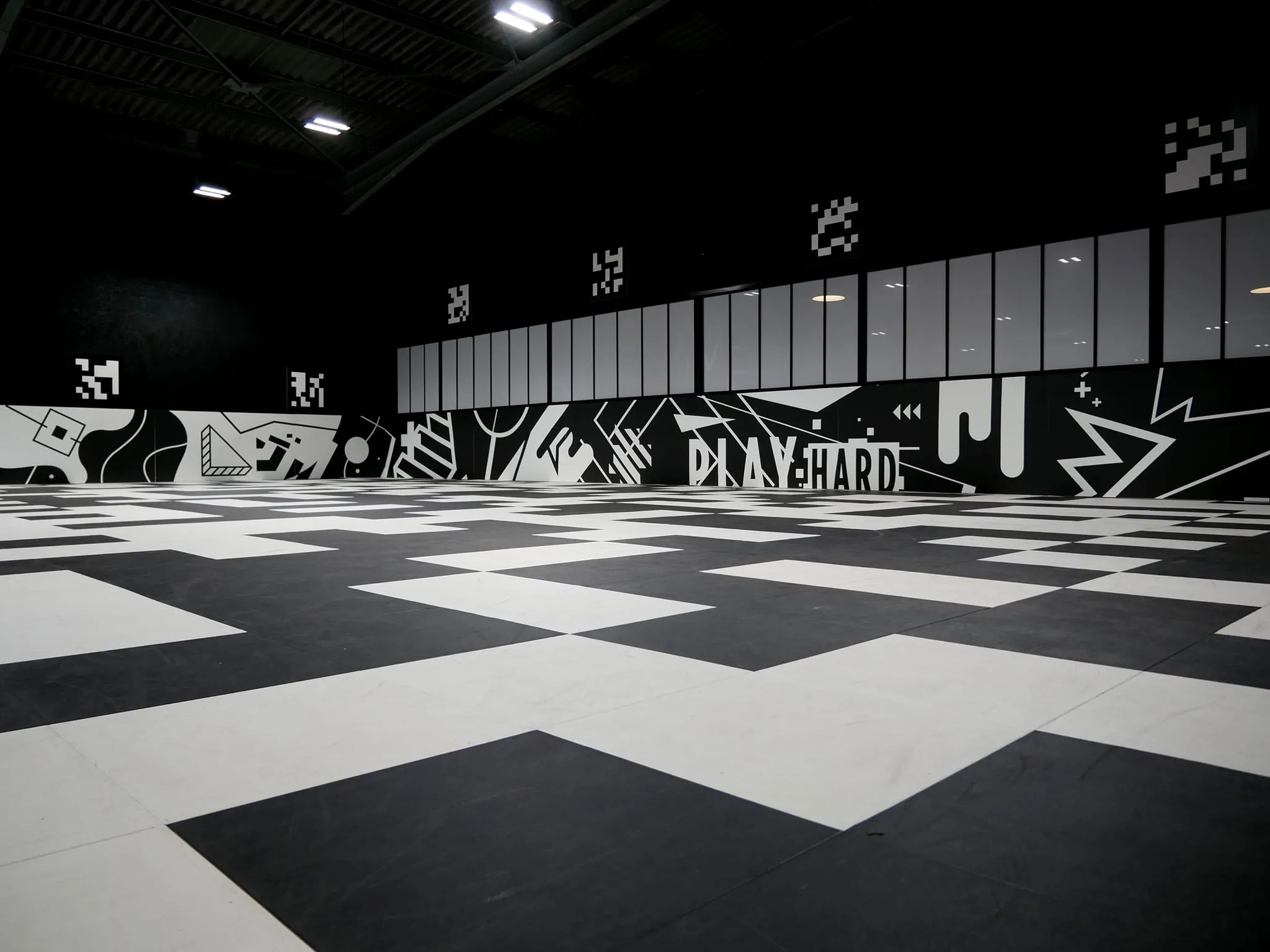 EVA DÉBARQUE À AMIENS