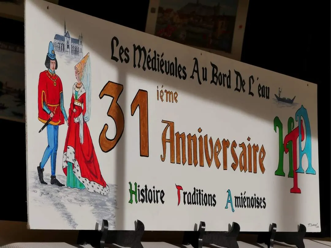 MÉDIÉVALES AU BORD DE L'EAU