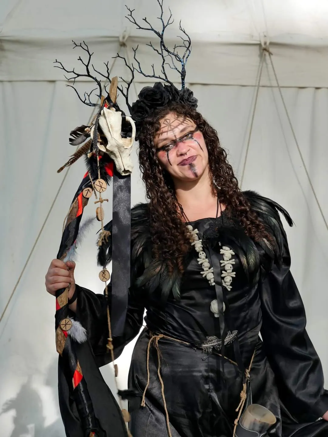 MÉDIÉVALES AU BORD DE L'EAU