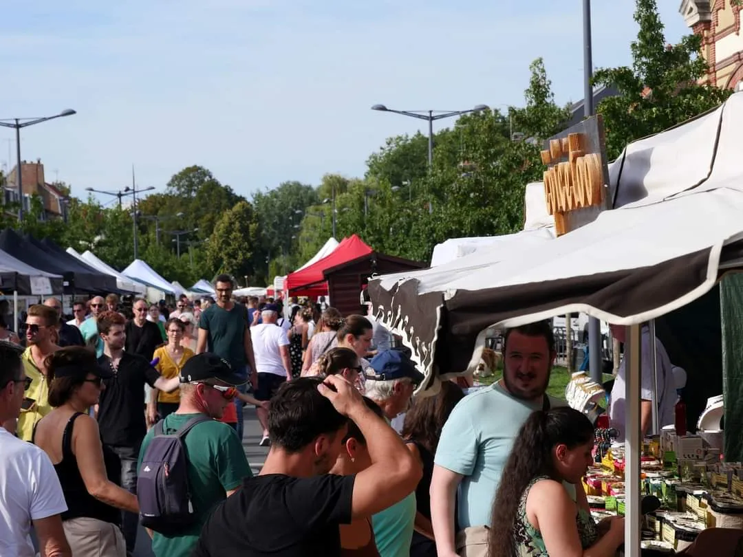 MÉDIÉVALES AU BORD DE L'EAU