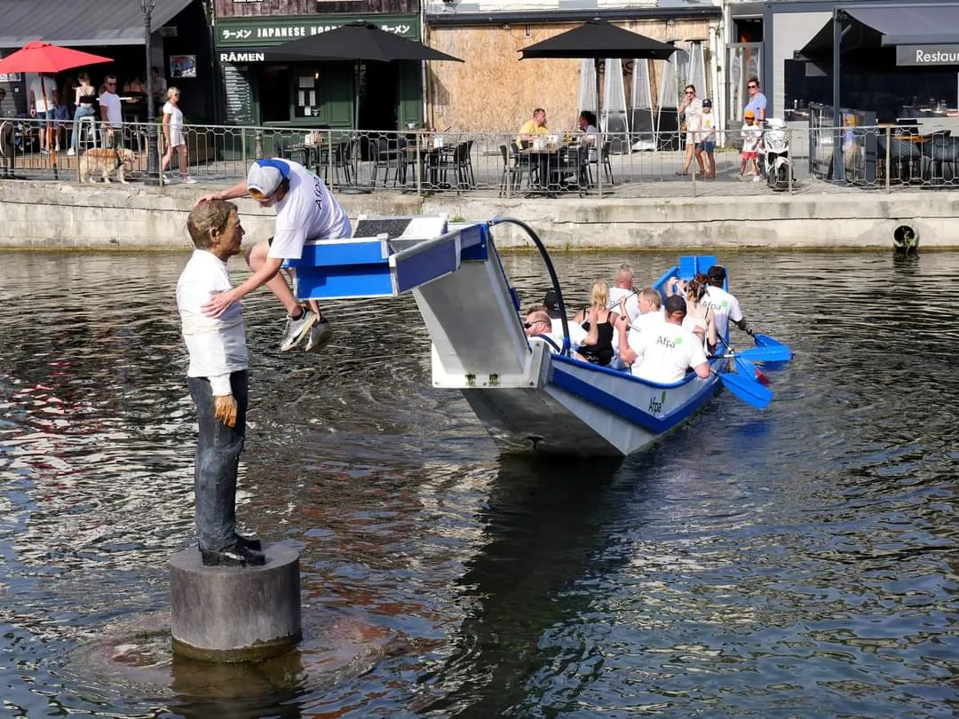 MÉDIÉVALES AU BORD DE L'EAU