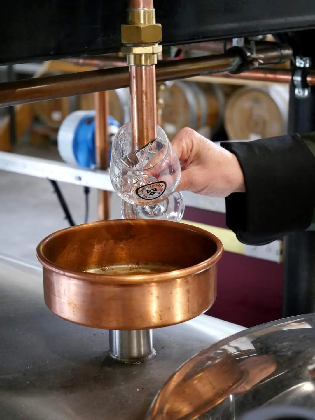 VISITEZ CETTE DISTILLERIE LOCALE