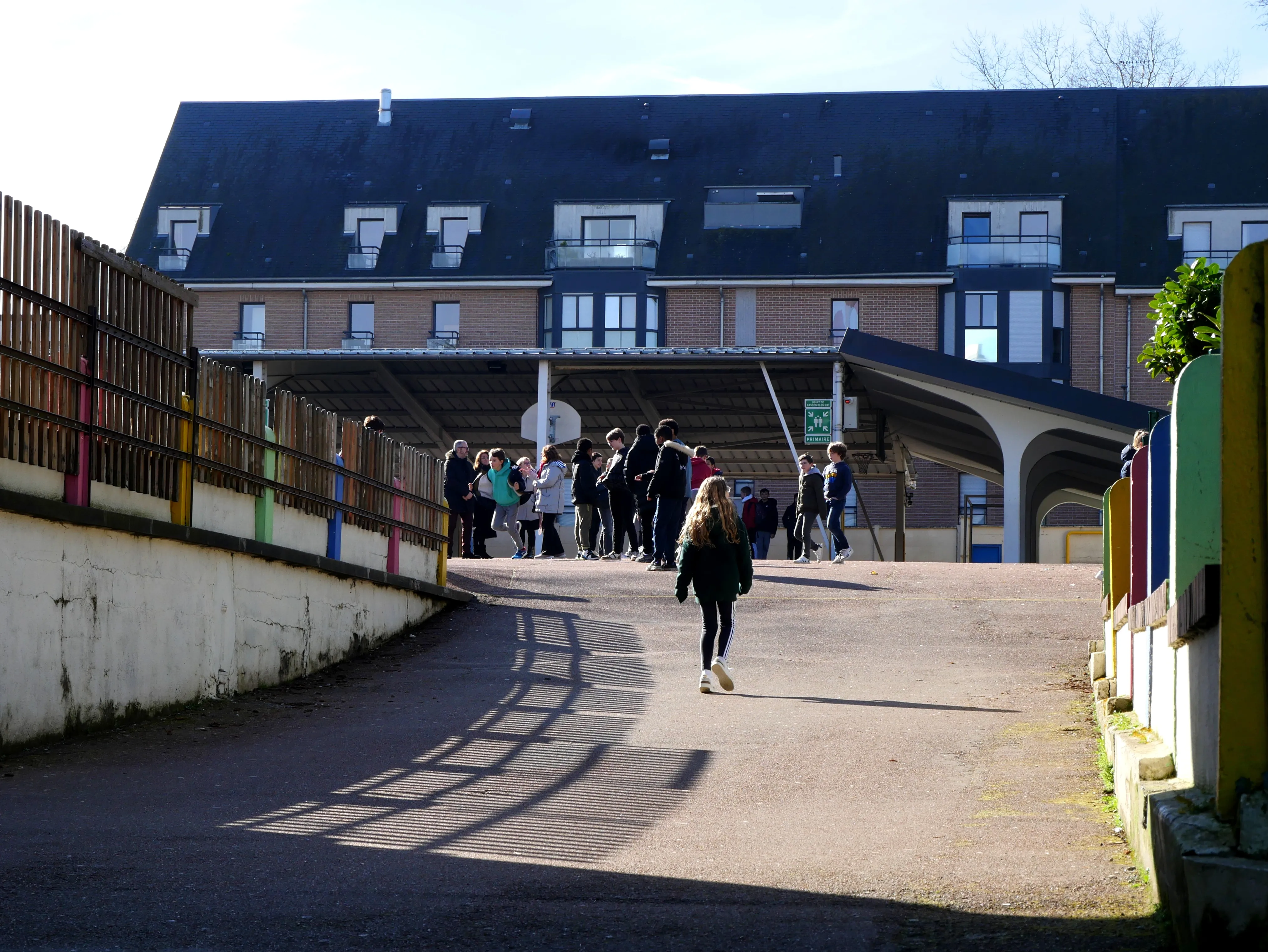 LA SALLE (UNE ÉCOLE) POLYVALENTE
