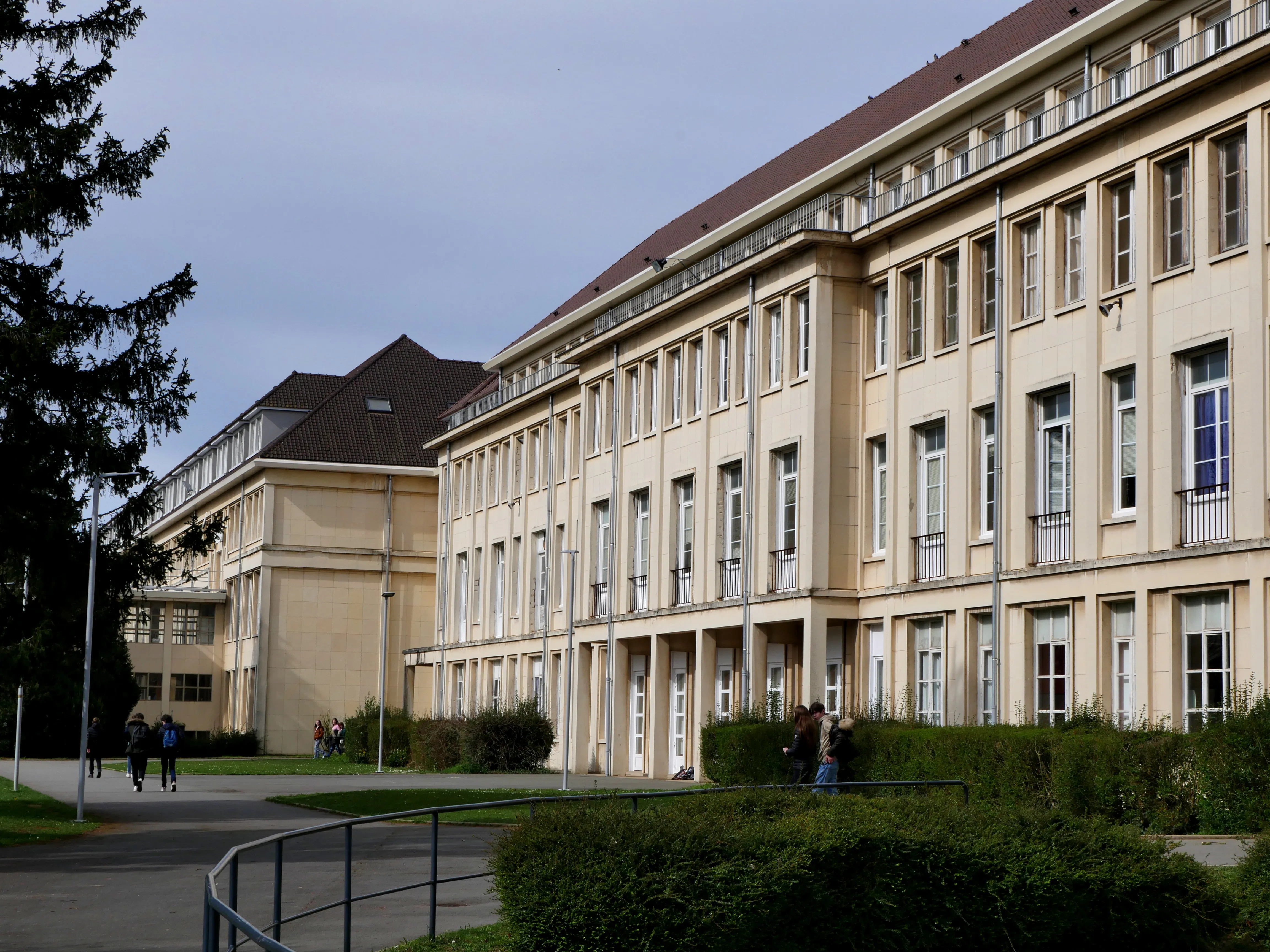 UN ÉTABLISSEMENT DE RENOM