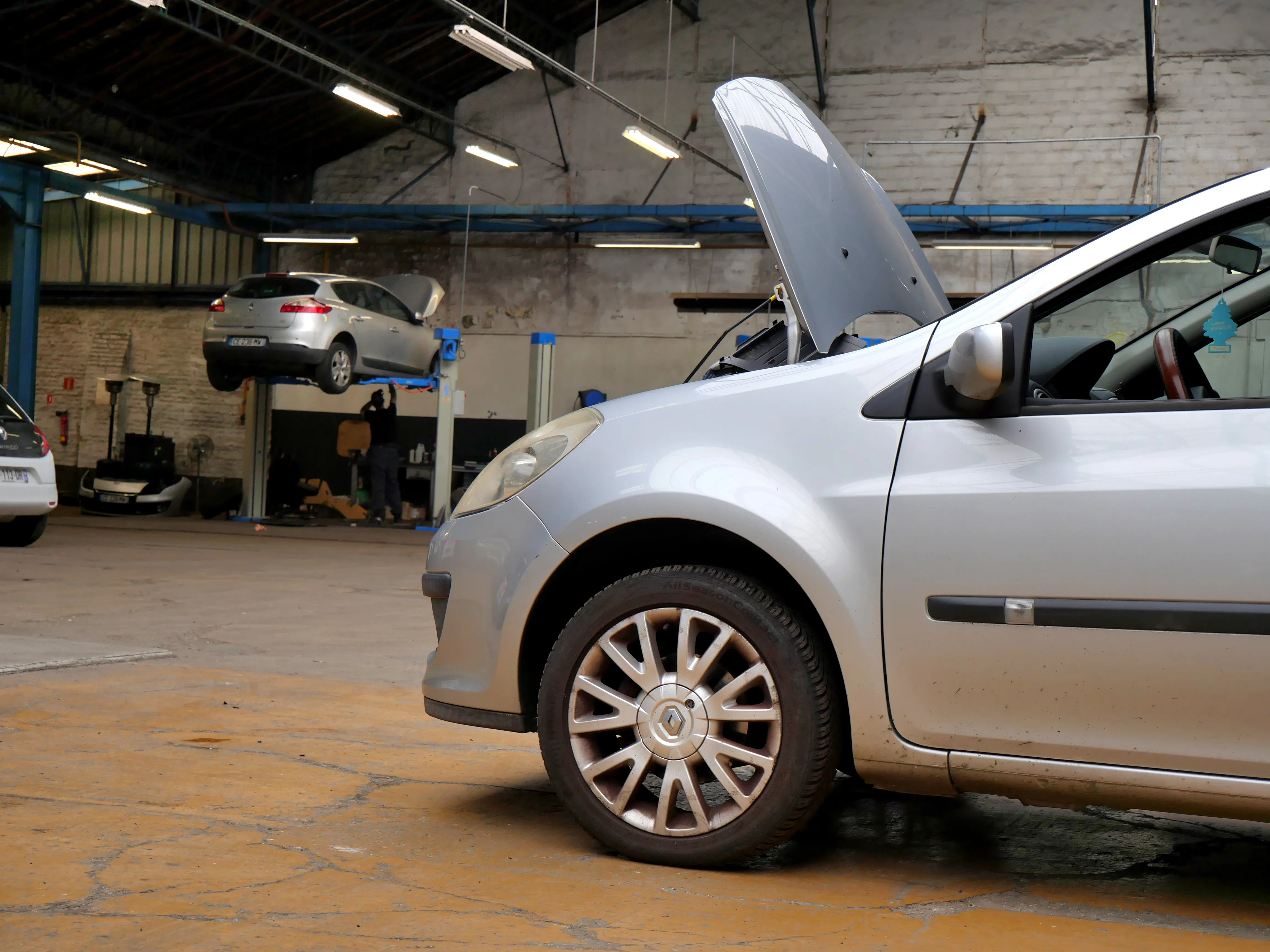 UN GARAGE EN CENTRE-VILLE