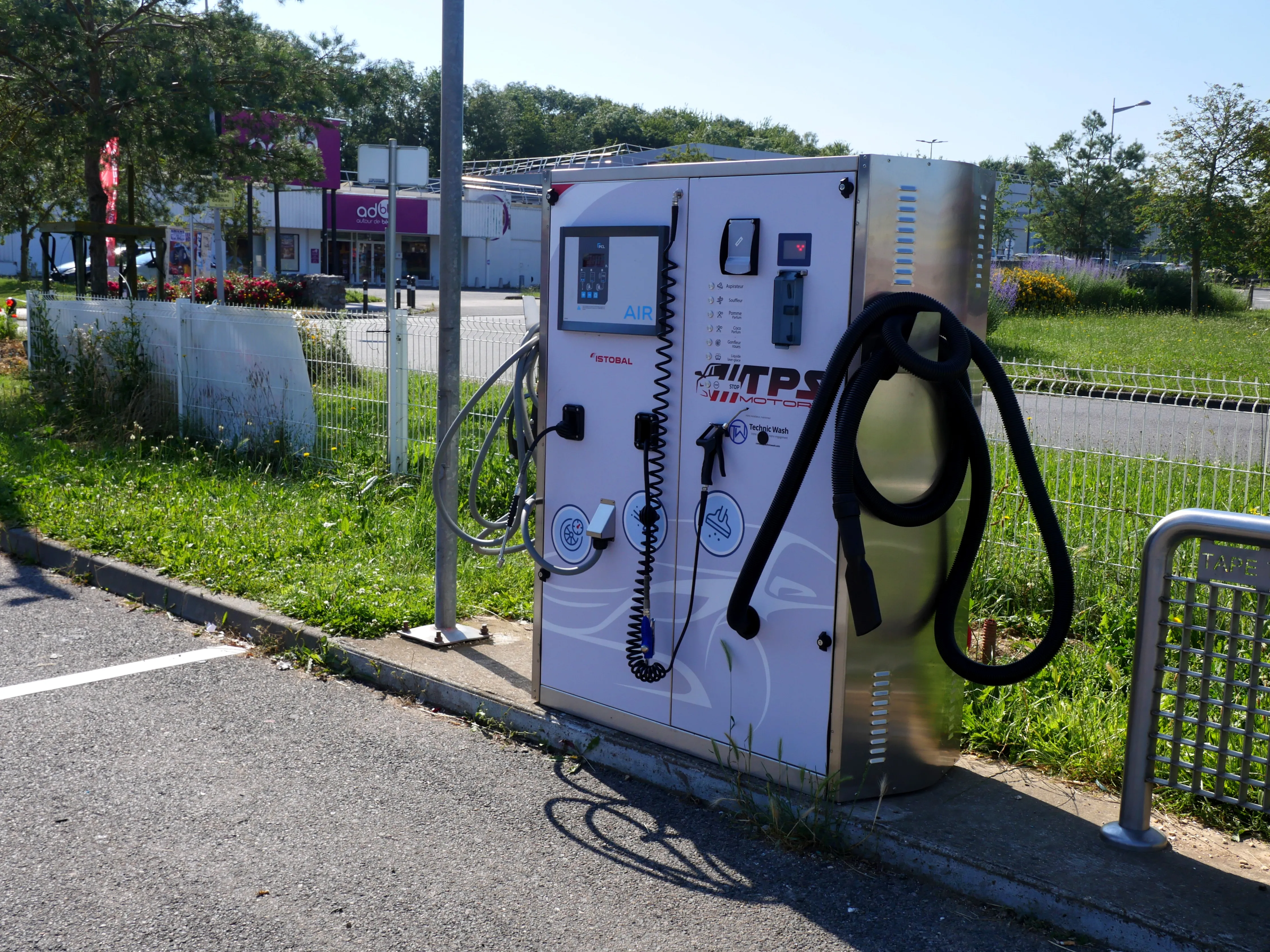 IL SE MOUILLE À 22 ANS