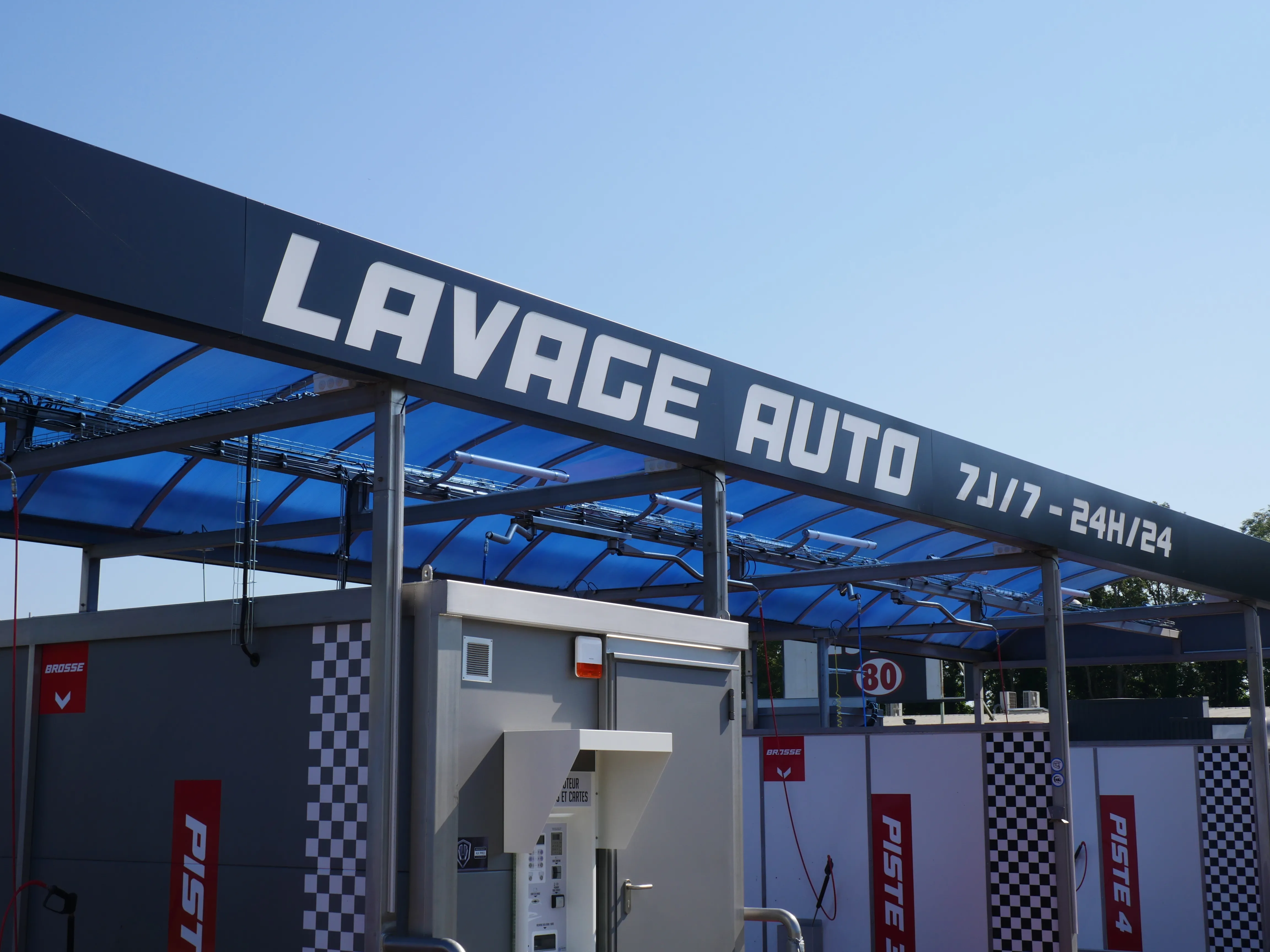 IL SE MOUILLE À 22 ANS