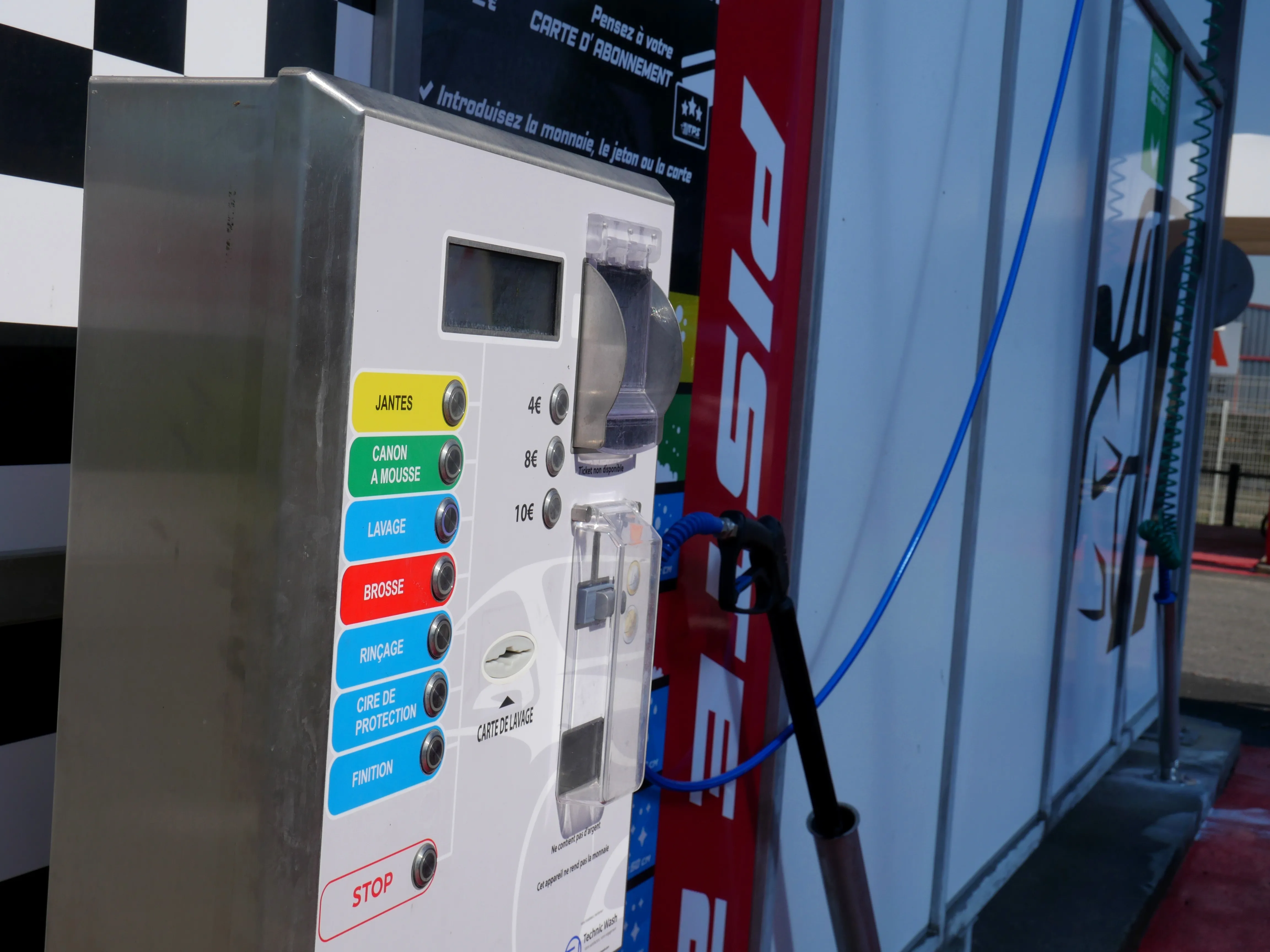 IL SE MOUILLE À 22 ANS