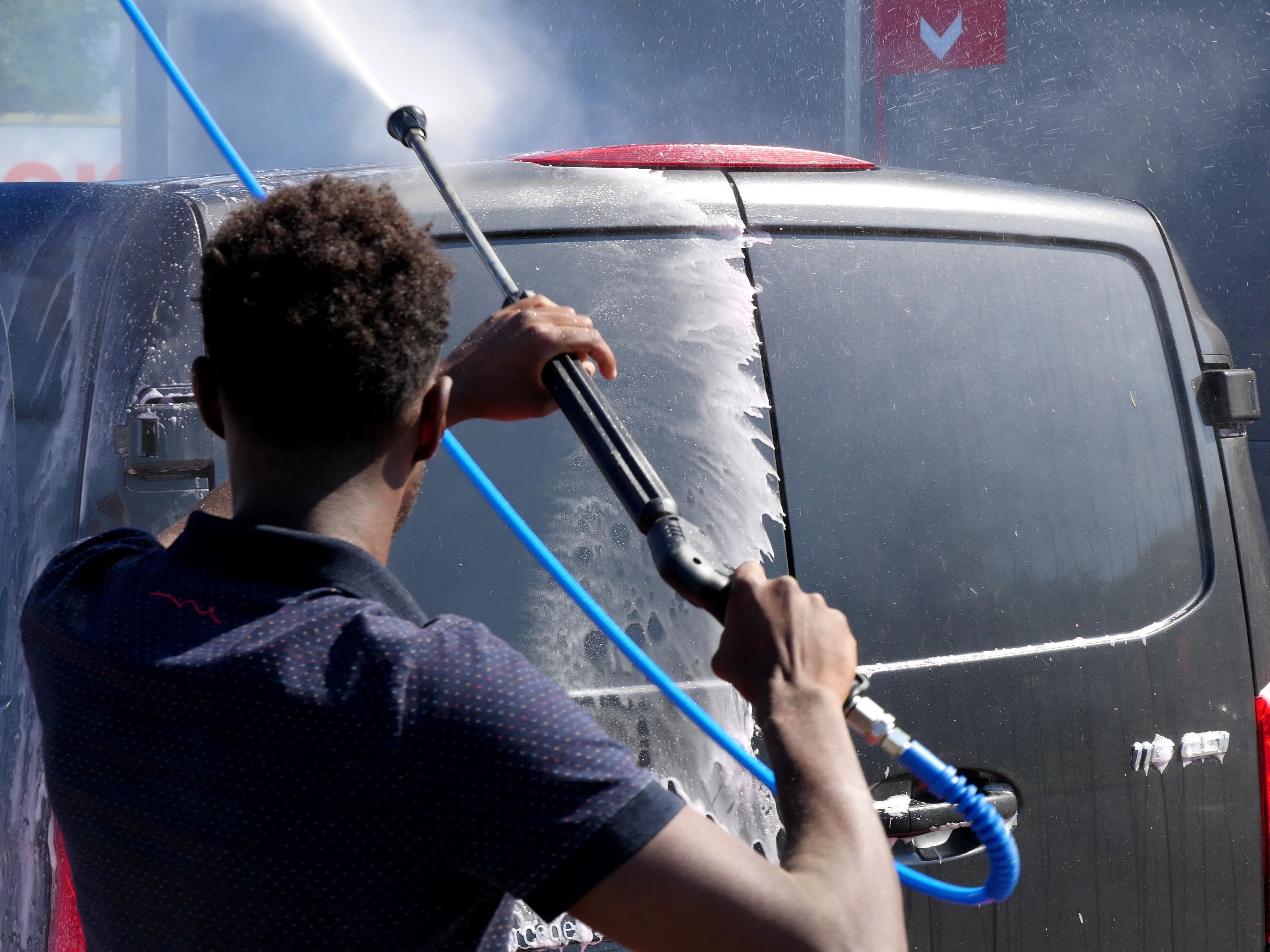 IL SE MOUILLE À 22 ANS