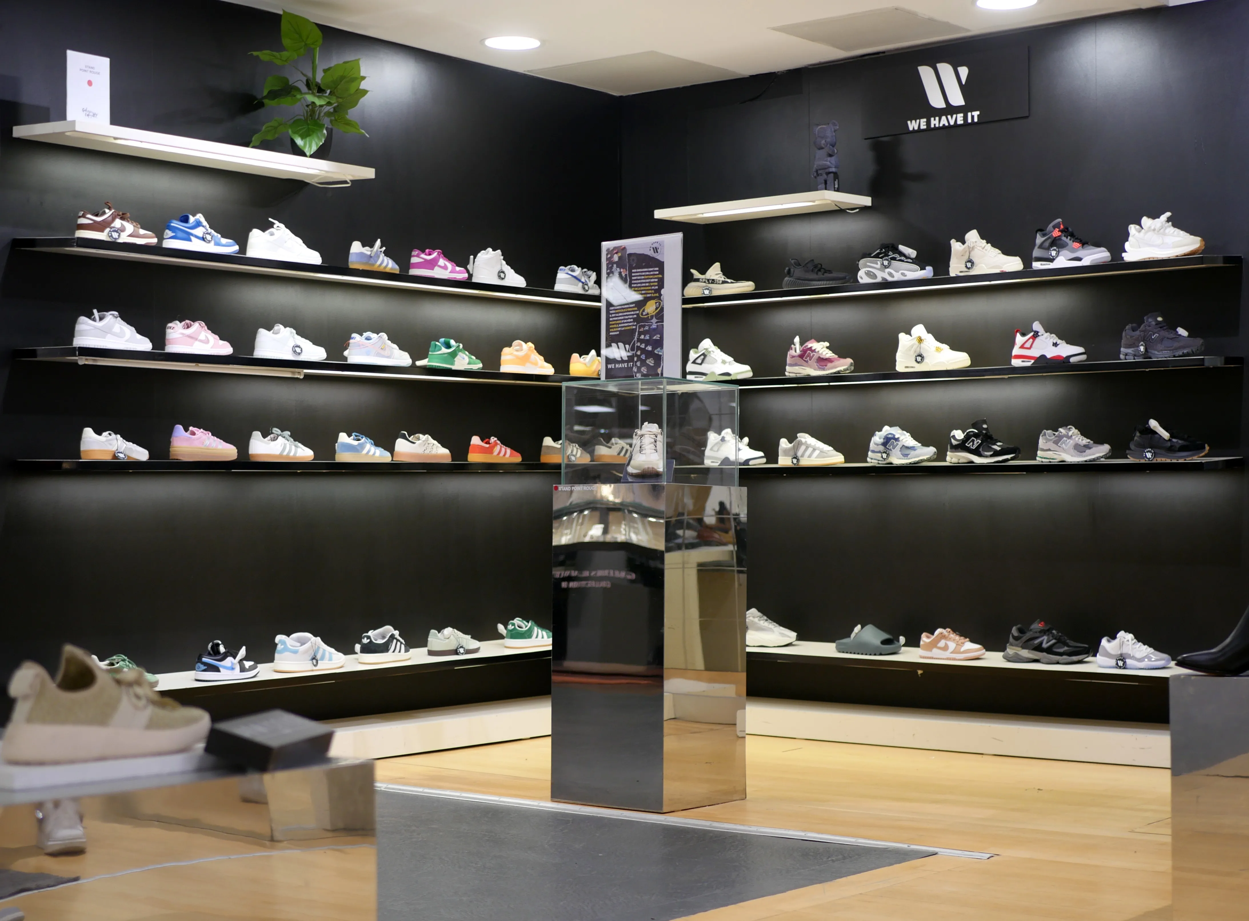 WE HAVE IT AUX GALERIES