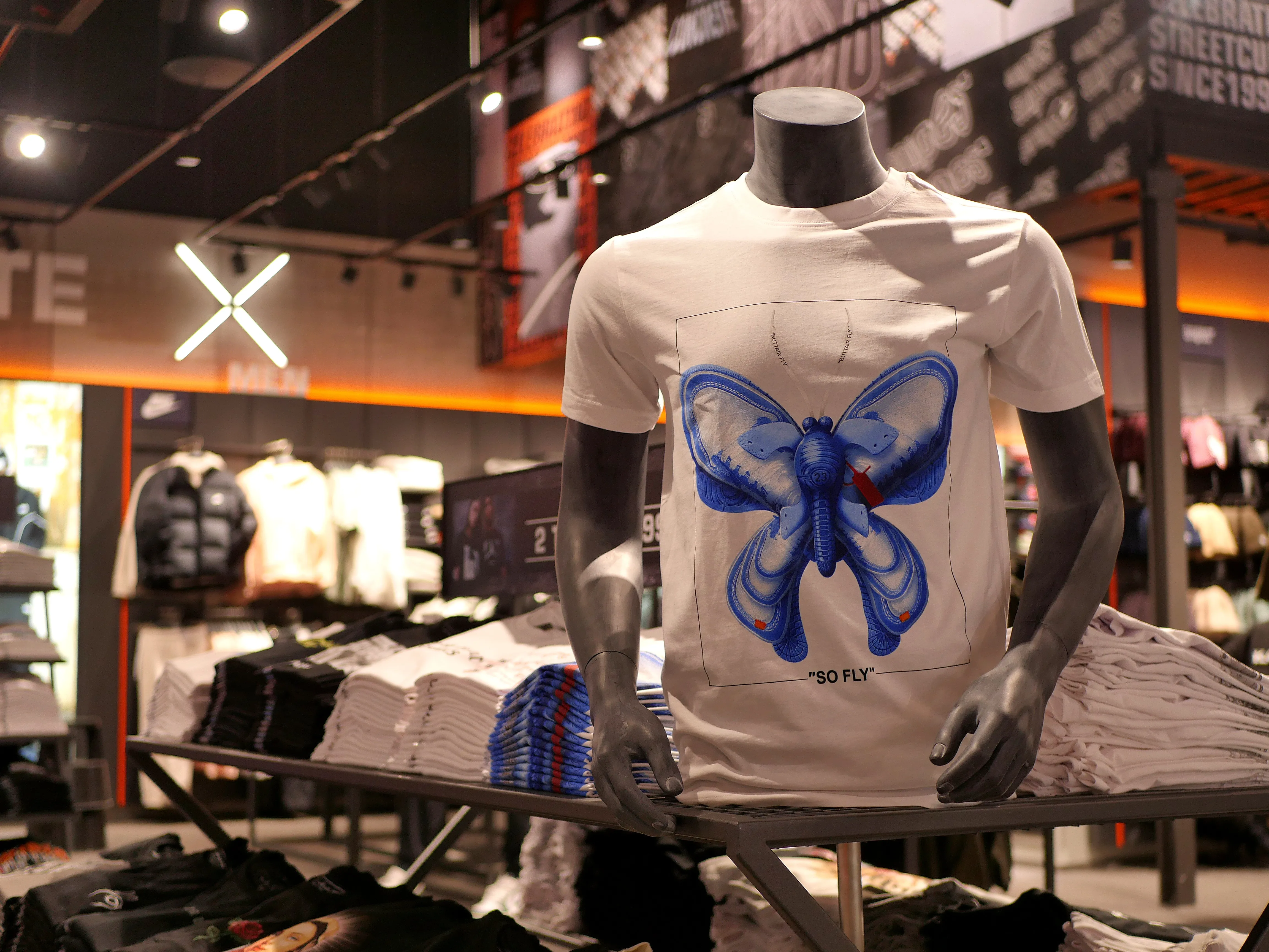 UN MAGASIN DE SNEAKERS XXL