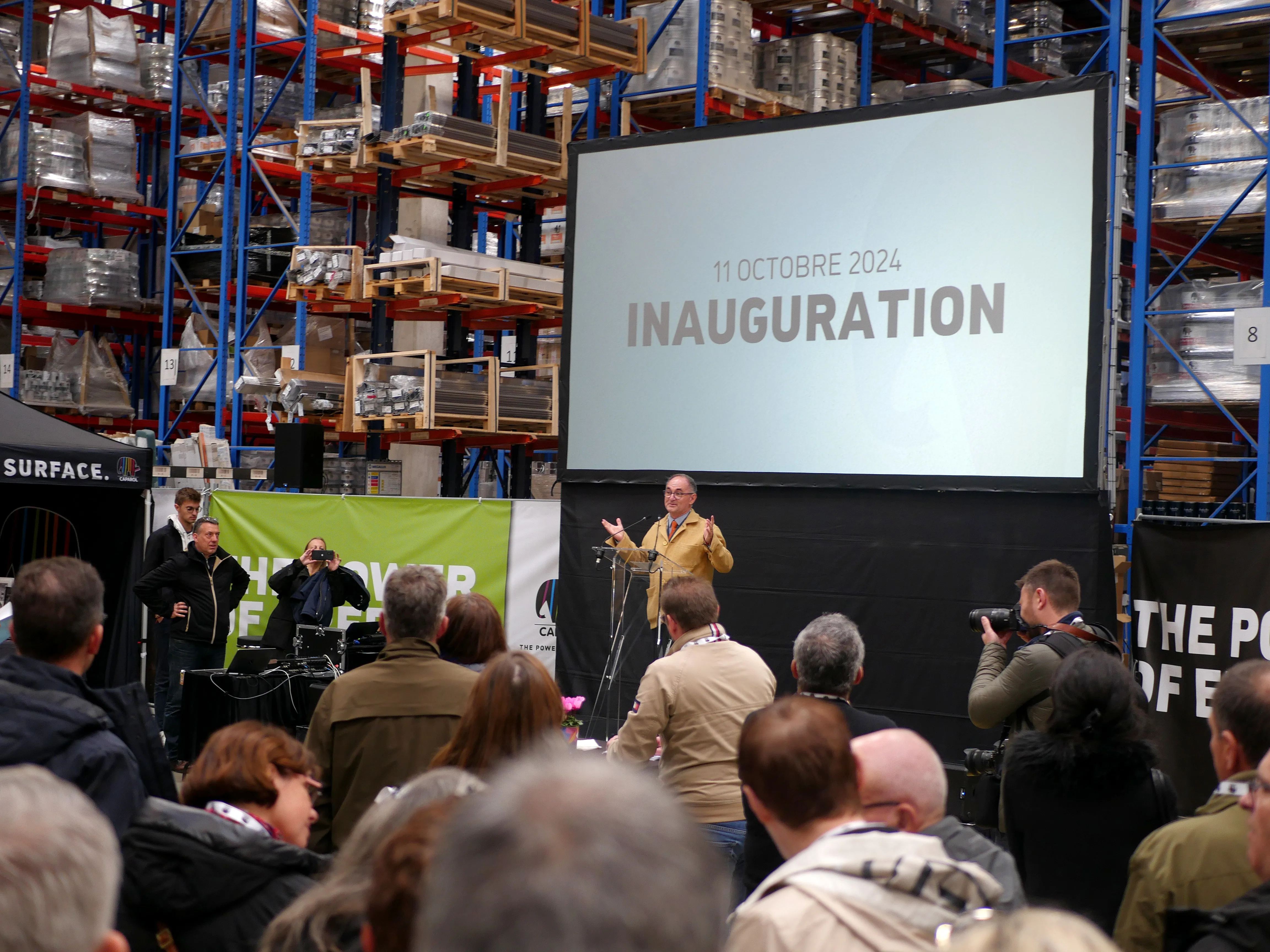 UNE EXPLOSION DE POUDRE