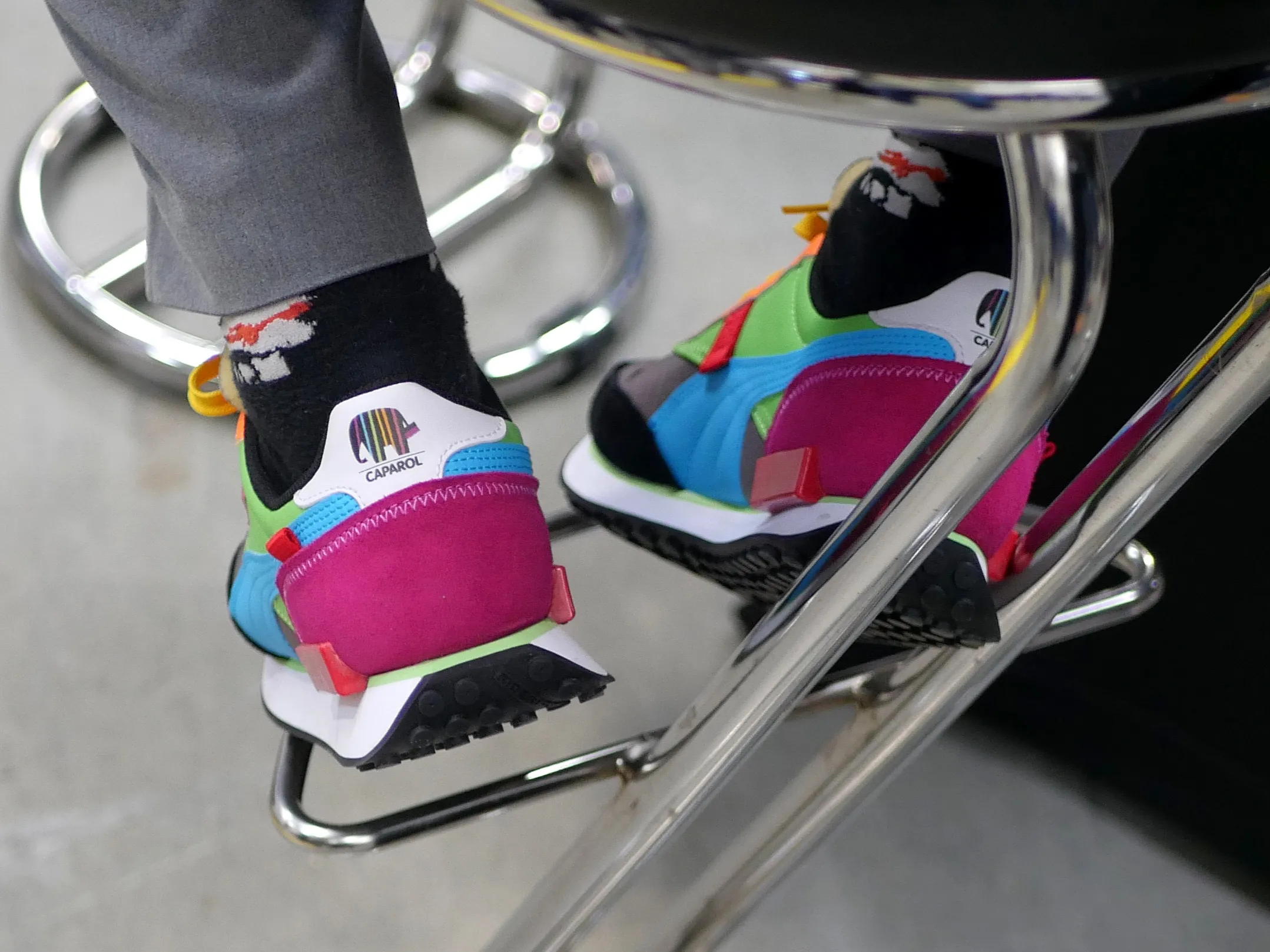 UNE EXPLOSION DE POUDRE