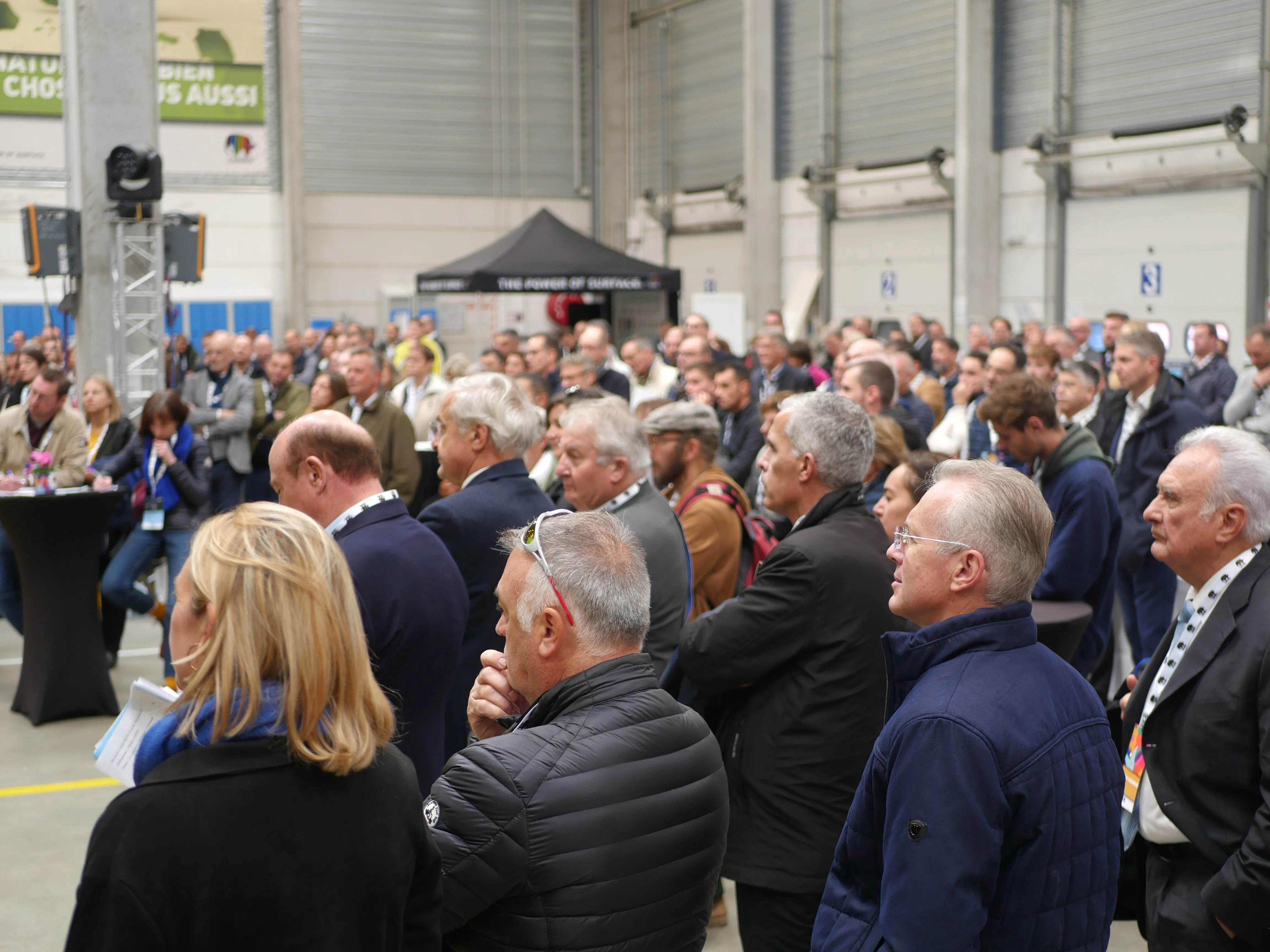 UNE EXPLOSION DE POUDRE