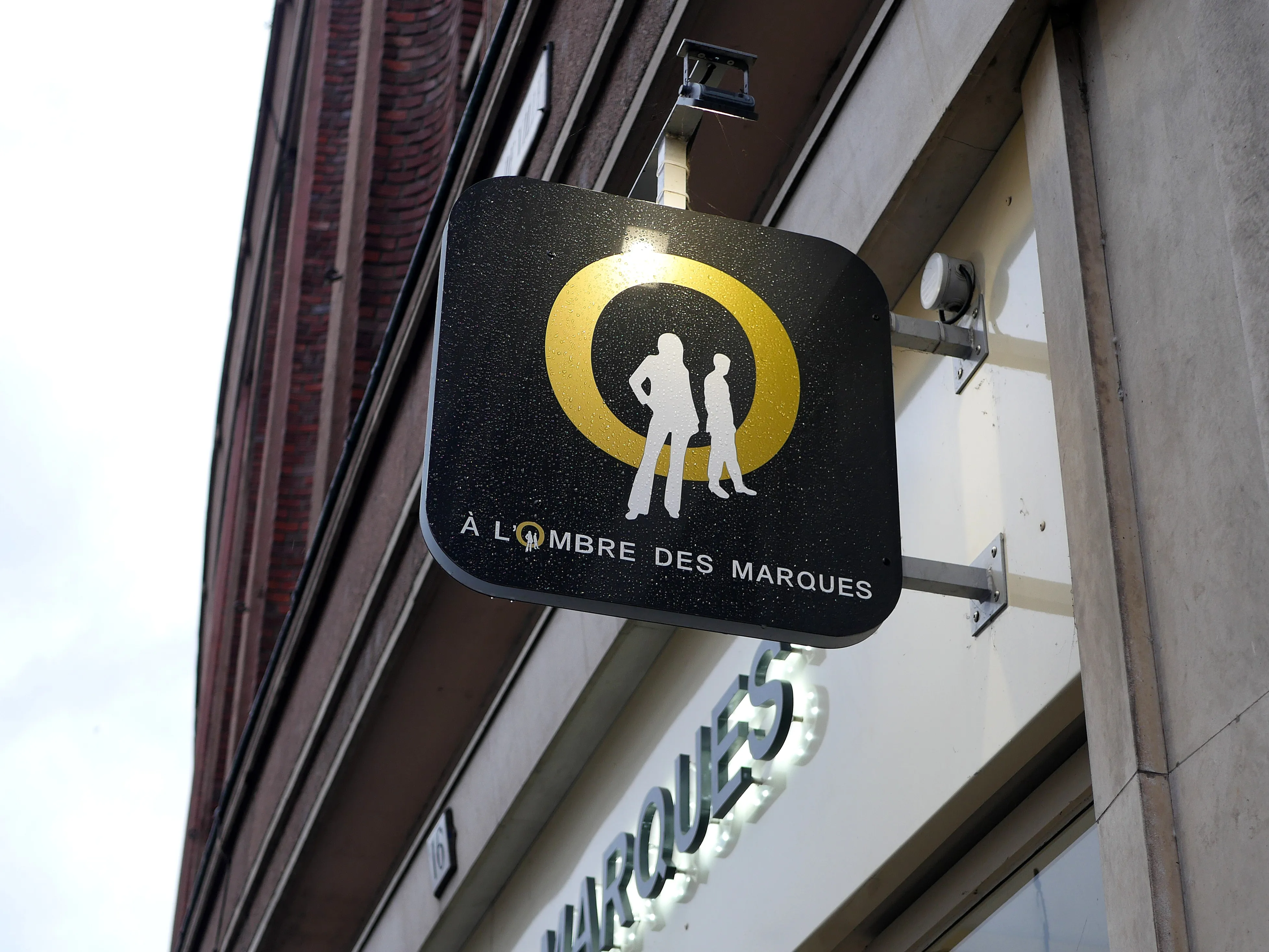 DE L'OUTLET HAUT DE GAMME