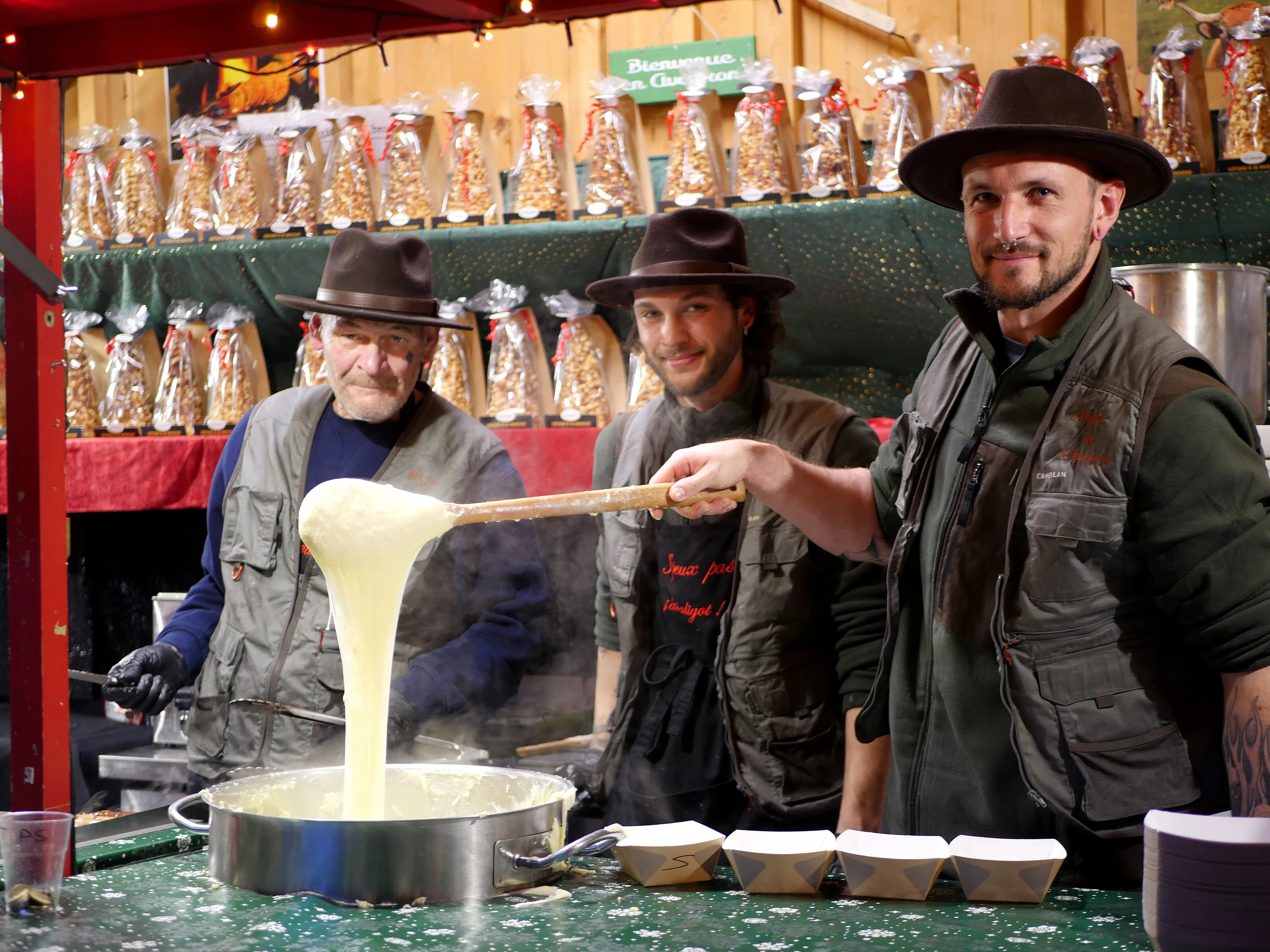 LE MARCHÉ DE NOËL EST OFFICIELLEMENT OUVERT