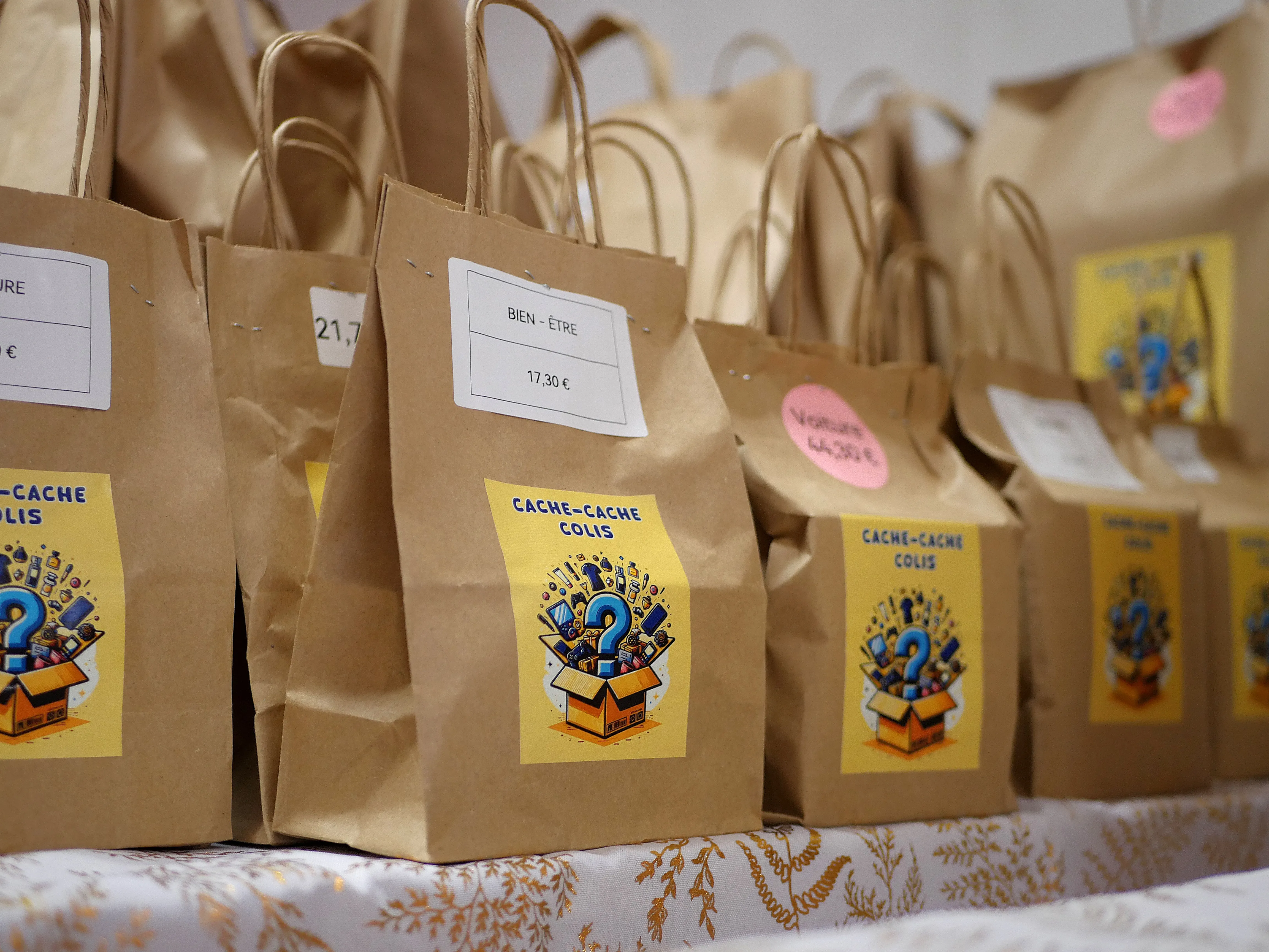 DES SURPRISES ET DES COLIS