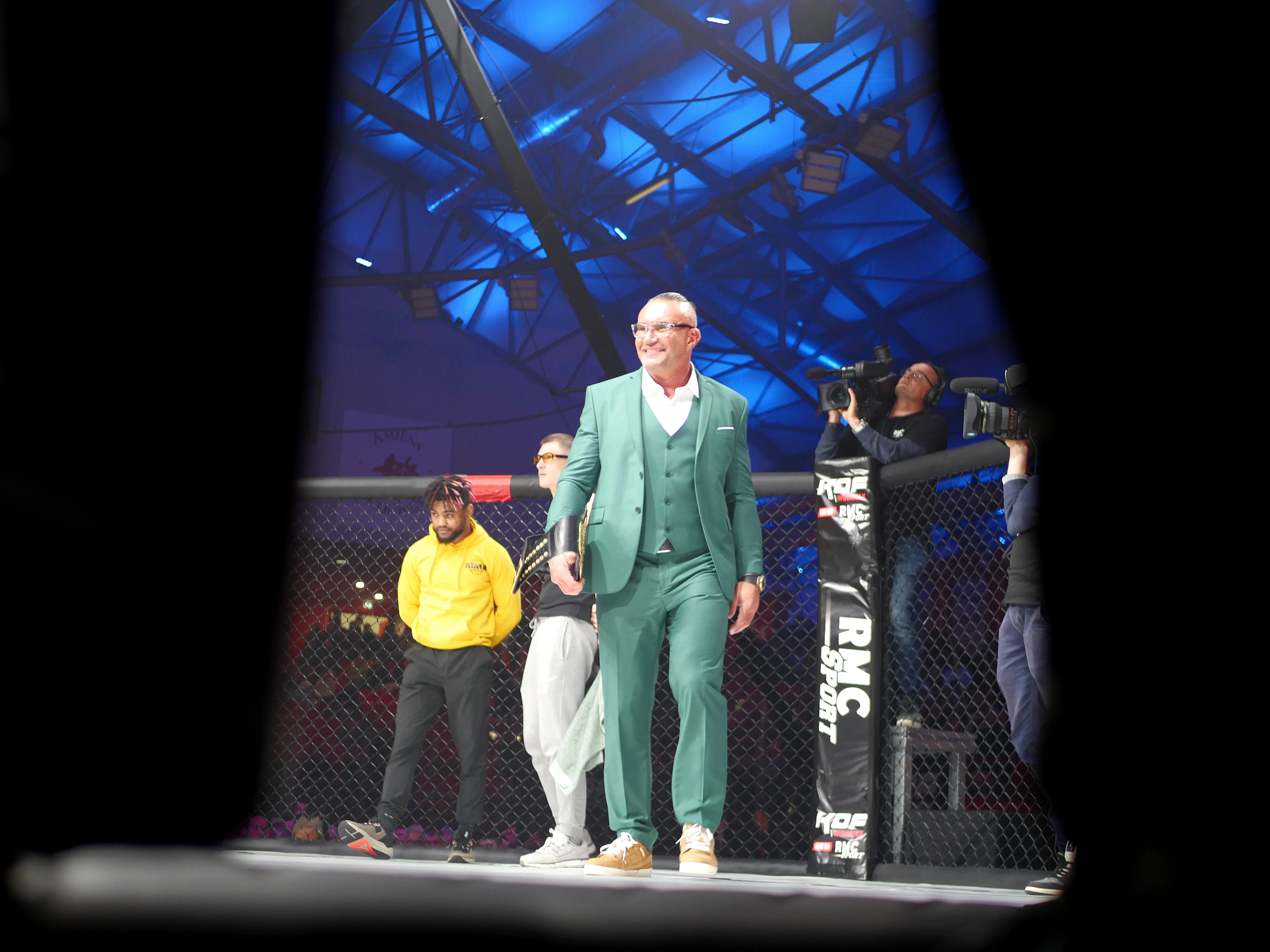 BIENVENUE DANS L'ARÈNE DE MMA